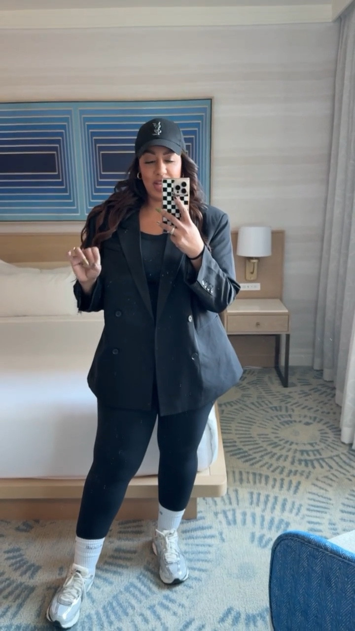 Baddie on the go! Who said you can’t be chic and comfy on the plane ✈️🖤

#LTKootd #LTKTravel #LTKMidsize