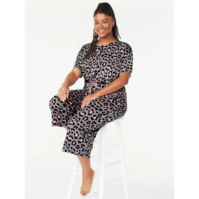 Joyspun Women's Short Sleeve T-Shirt and Cropped Pants Pajama Set, Sizes S-3X | Walmart (US)