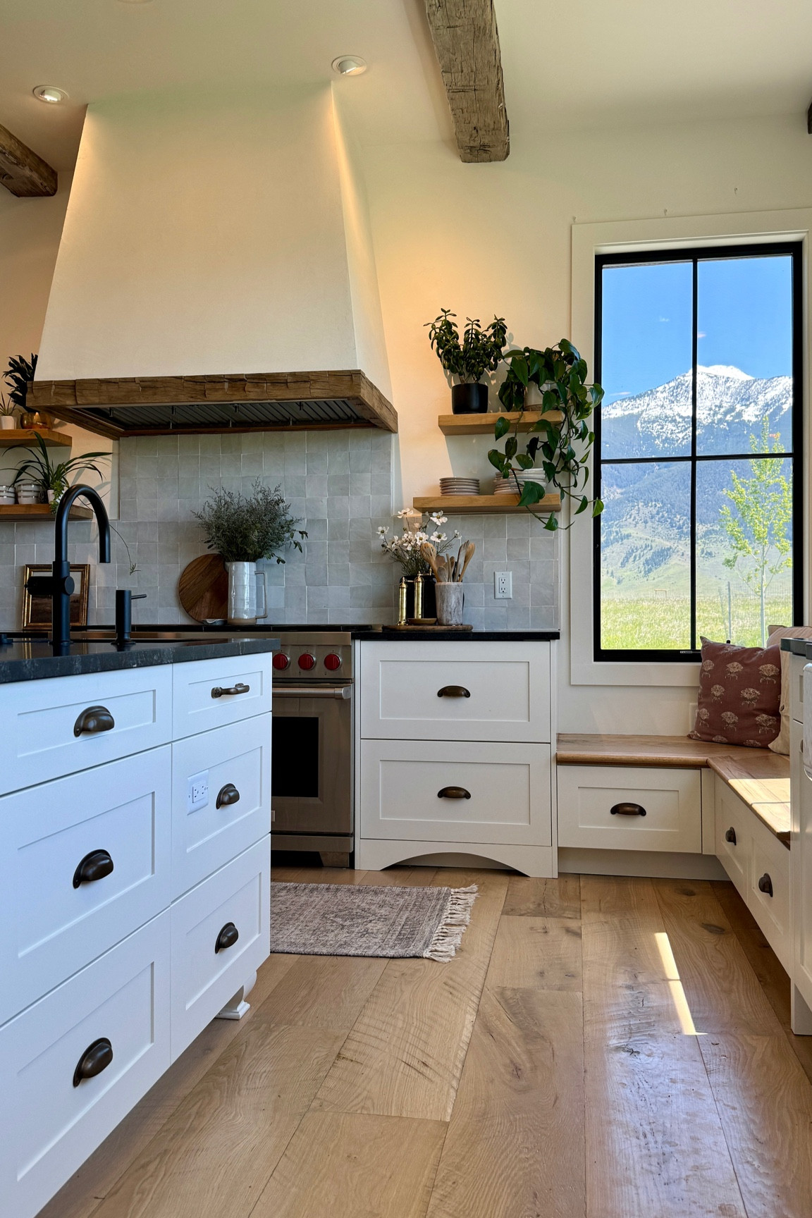 It’s a blue sky kind of day!

Kitchen decor
Kitchen design
Kitchen accessories
Kitchen hardware cups
Kitchen bench
Range hood
Oven range

#LTKHome