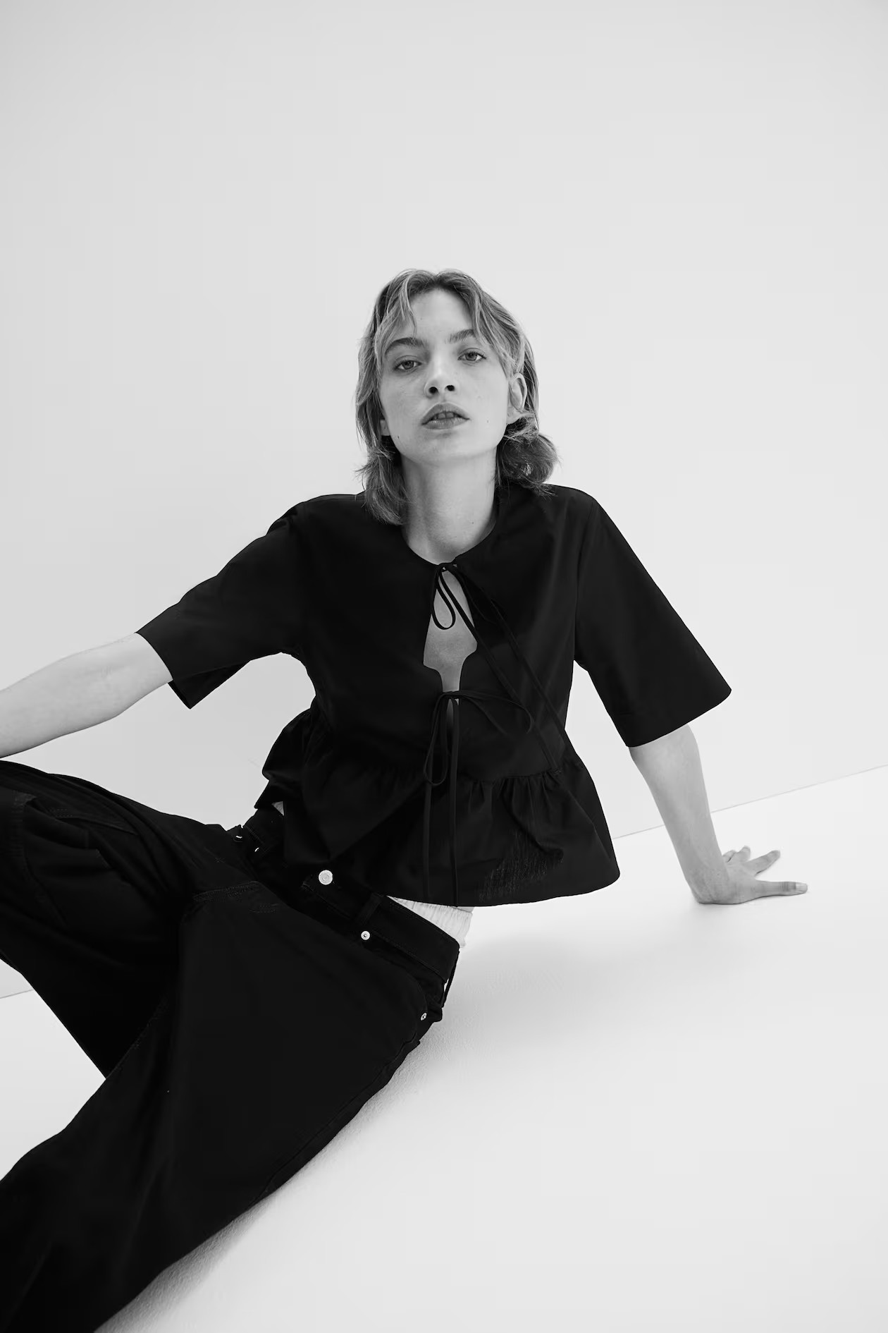 Tie-front poplin blouse - Round neck - Short sleeve - Black - Ladies | H&M GB | H&M (UK, MY, IN, SG, PH, TW, HK)