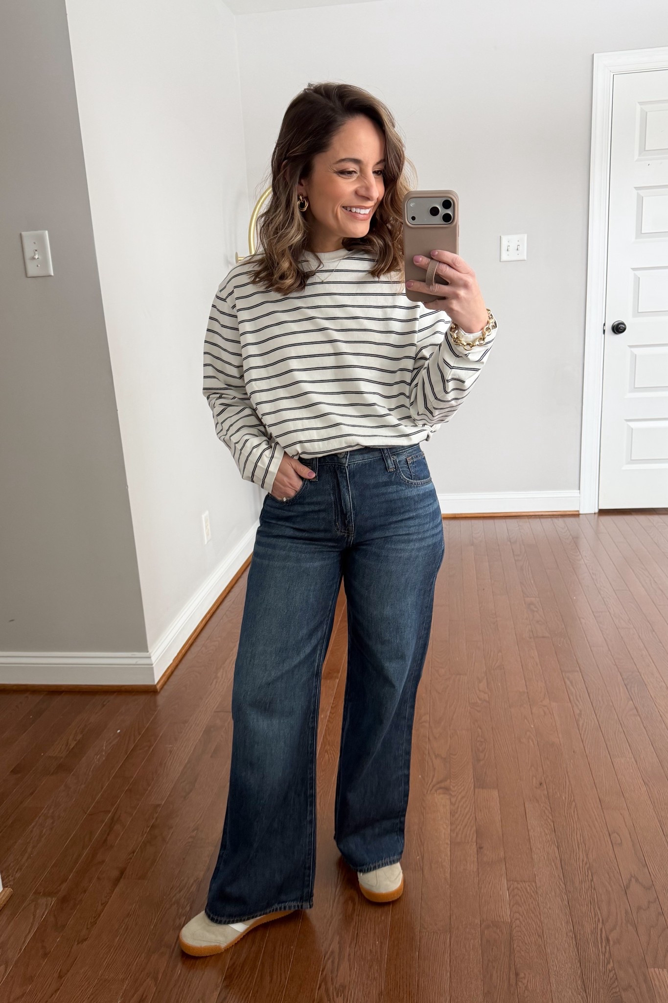 Testing out a new to me style of jeans from Madewell today. These are the ultimate wide leg in airy denim. The denim is soft and lightweight. In my true size they’re snug across my hips and tops of my thighs so I’m giving them a wear today to see how they’ll stretch before I can give a size up or size down recommendation. Stay tuned! 

Jeans: petite 24 
Top: xxs 