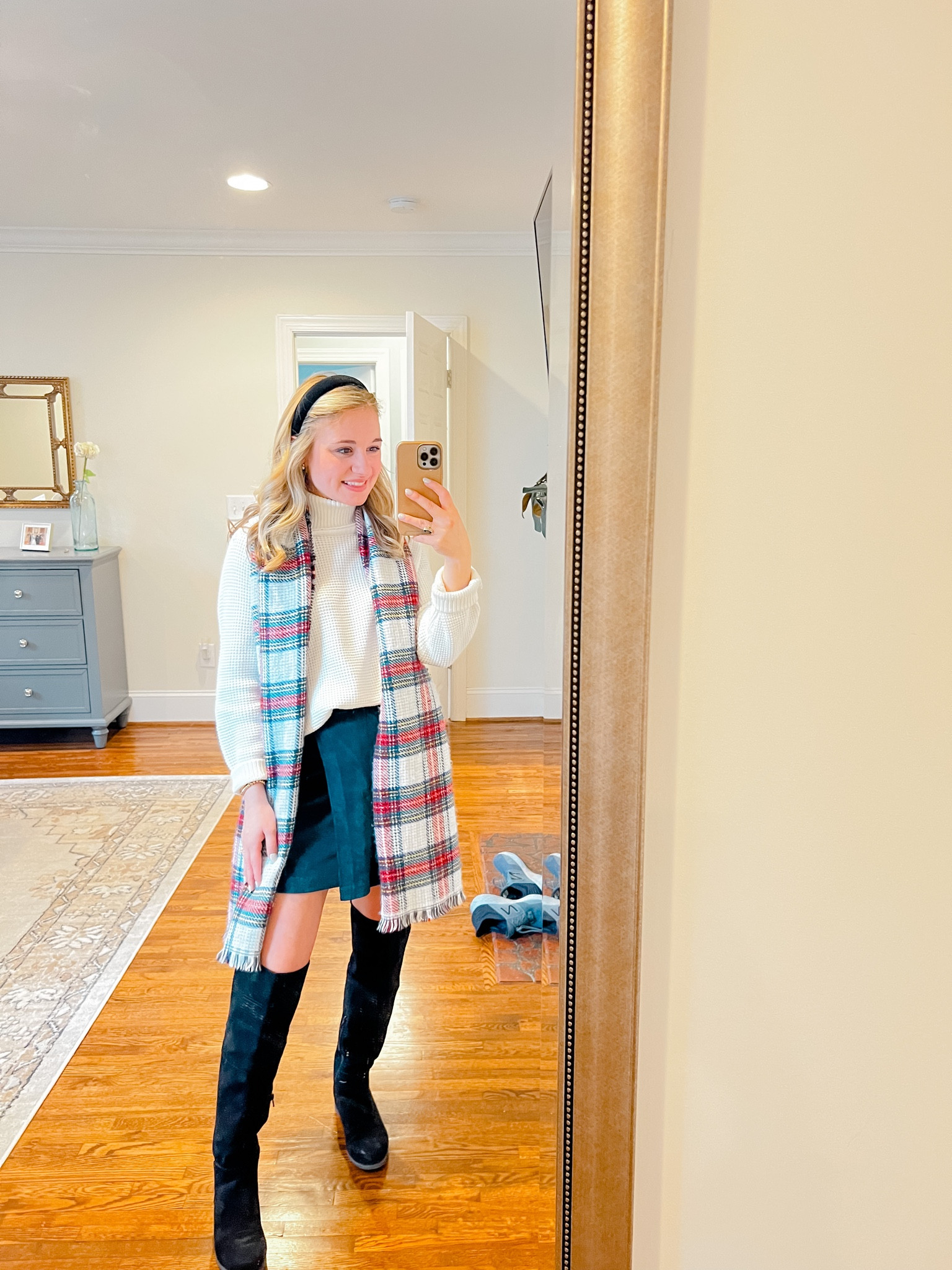 Holiday outfit idea // turtle neck with velvet skirt and a festive plaid scarf 

#LTKHoliday #LTKSeasonal #LTKstyletip