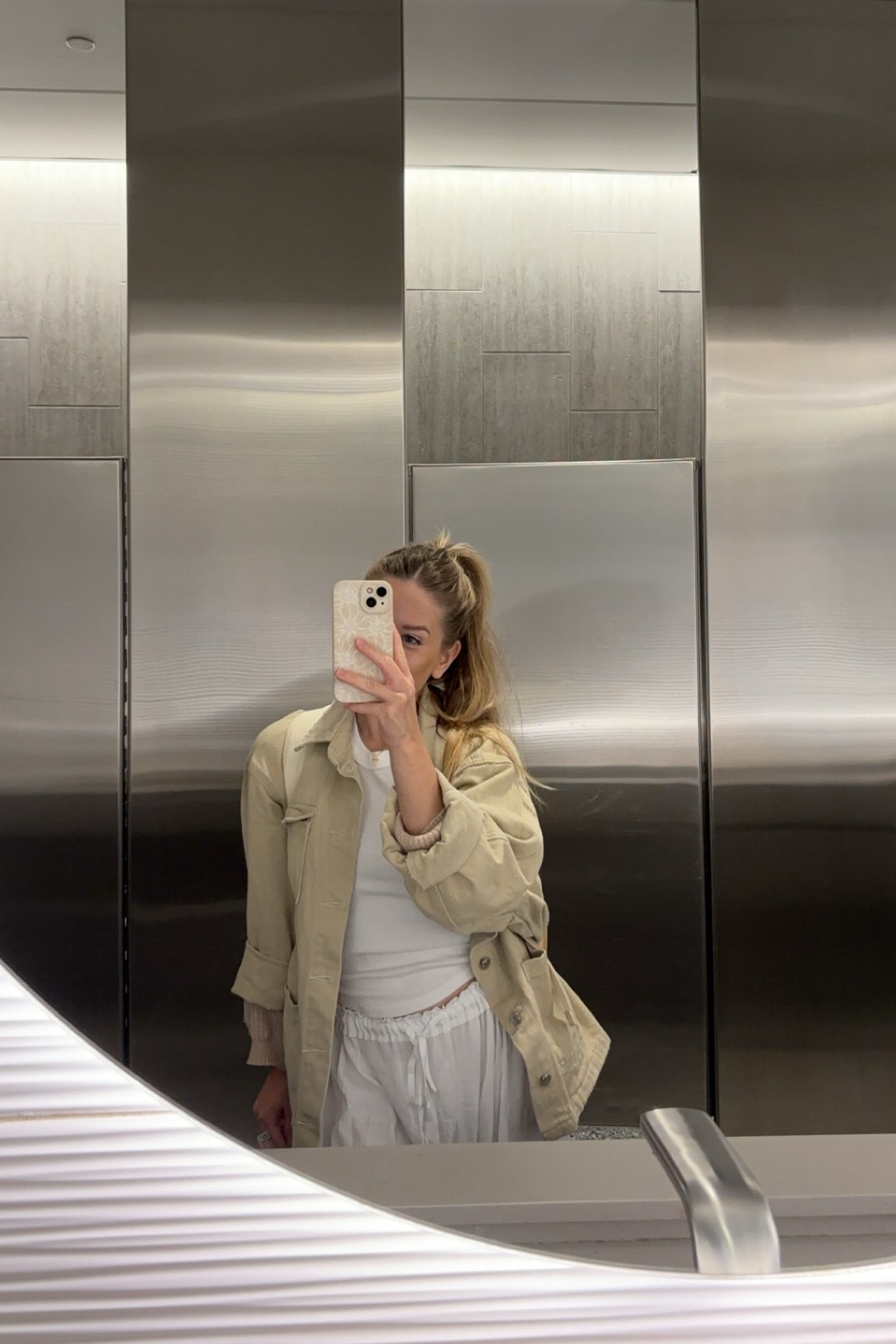 Comfy casual airport travel outfit✈️

#LTKTravel #LTKootd
