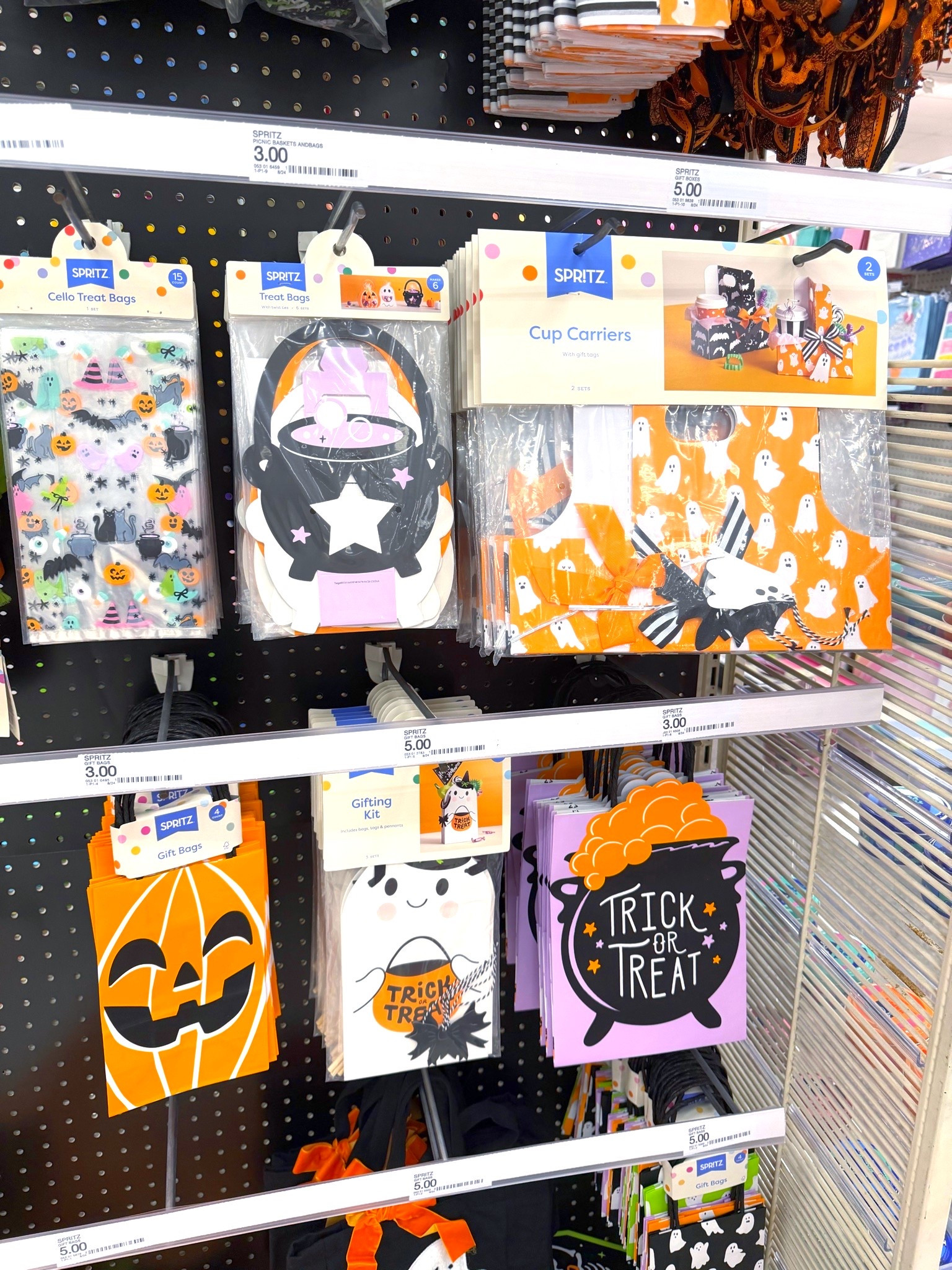 Spritz Halloween Treat Bags & Boo Kit Small Ghost Gift Bags with Pennants and Tags @Target #target #targethalloween #halloweenpartyideas #boobags #treatbags #spritz #newattarger #targethalloween

#LTKSeasonal #LTKKids #LTKHome