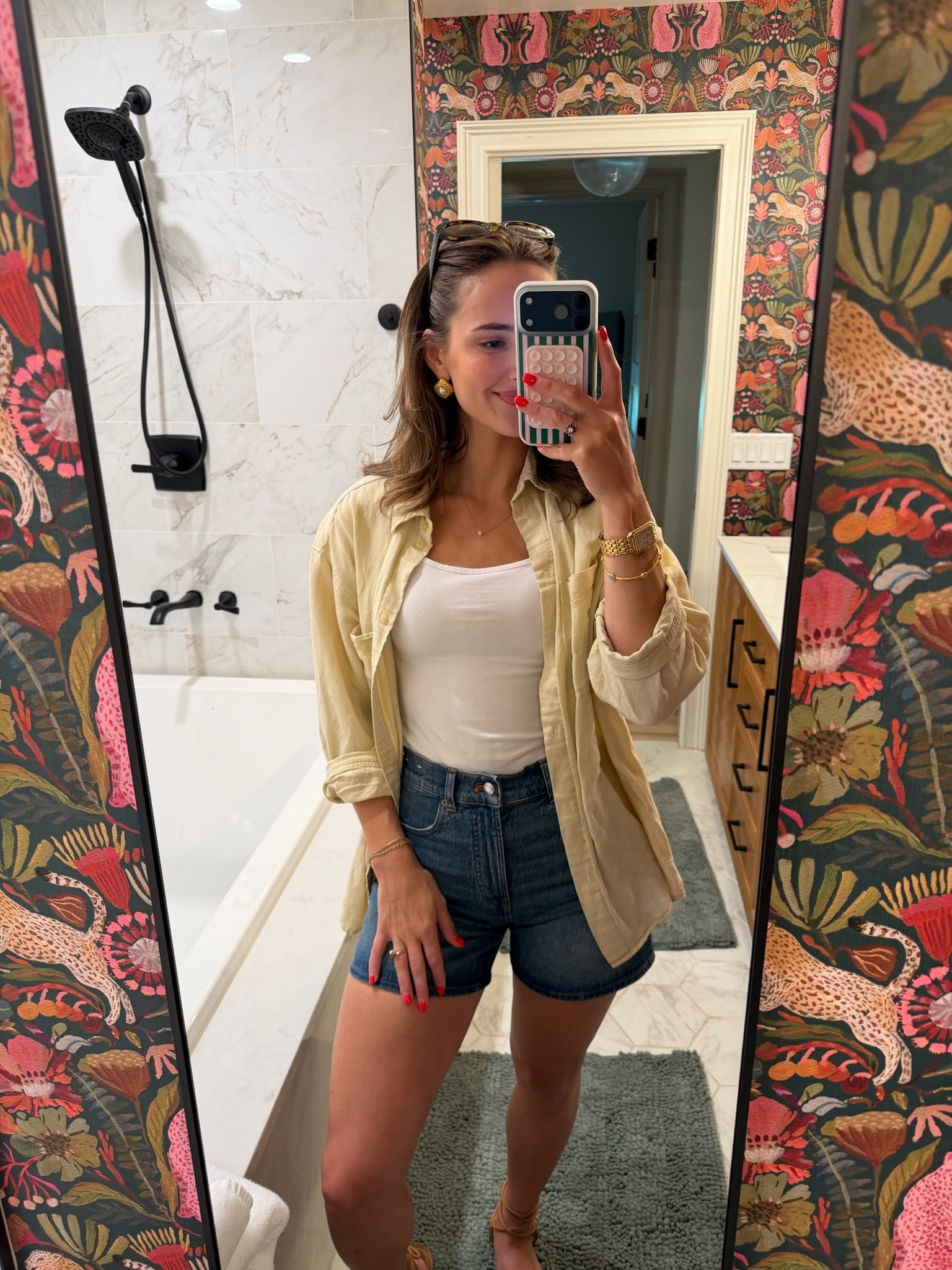 Finally some jean shorts that fit my waist to thigh ratio that also aren’t too short!! Wearing a size 26 👖

#LTKootd