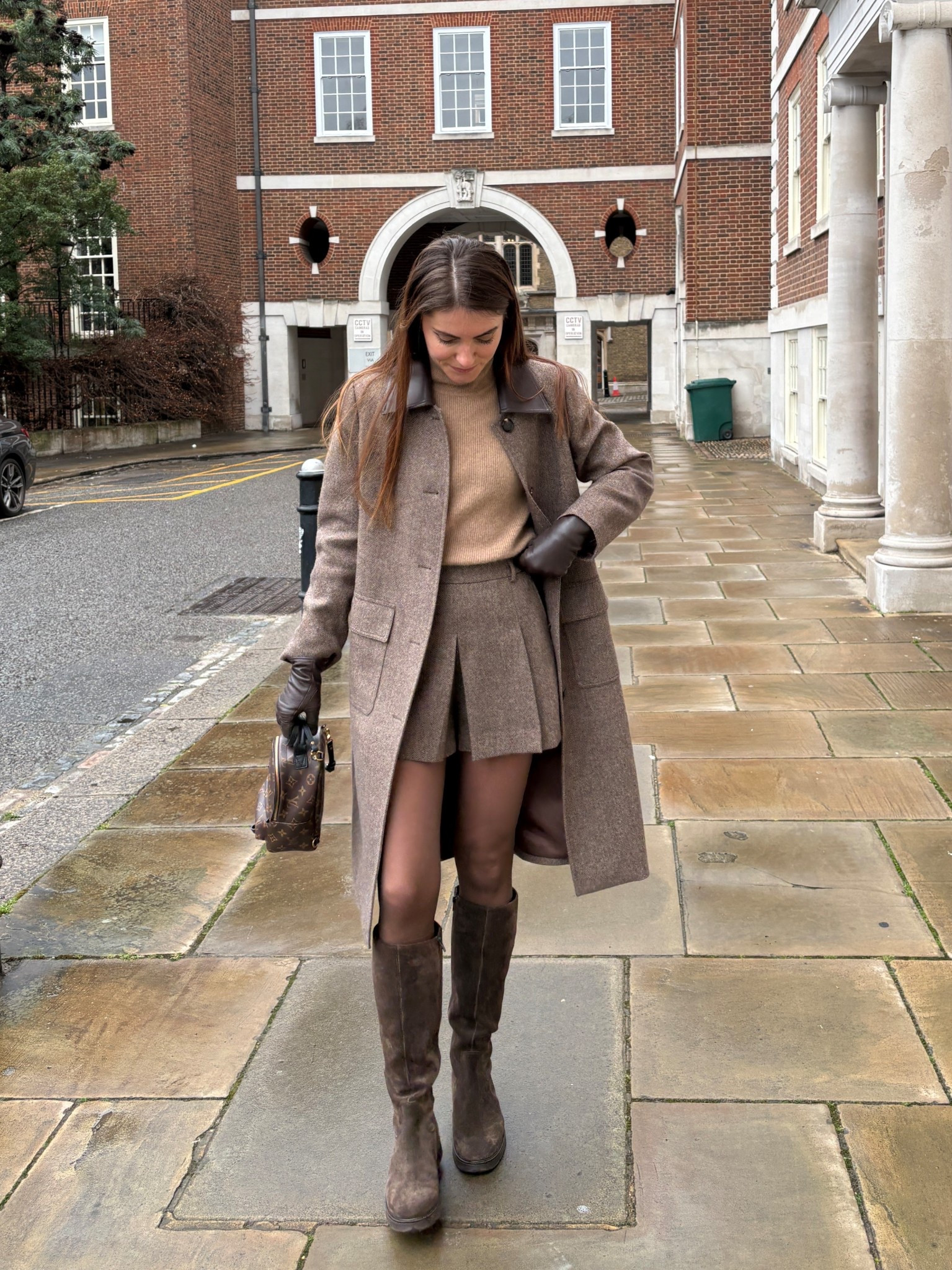 Brown winter look in London 

#LTKnederlands #LTKwinter #LTKeurope
