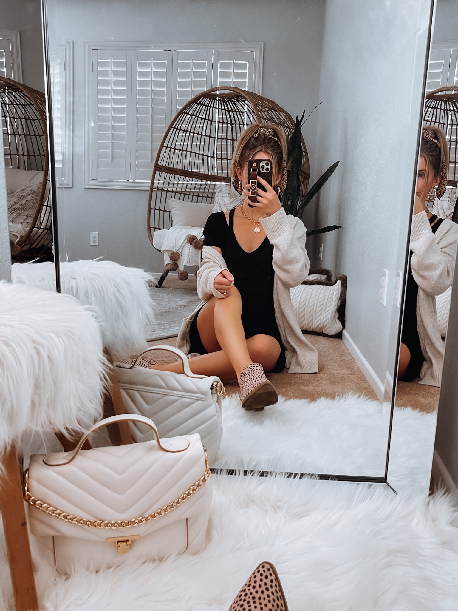 Transitioning to Fall Outfit 🍁 black dress, booties, cardigan, necklace and purse.

www.livingbarelyblonde.com

#blackminidress #cardigan #booties #handbag #ltkpetite #treasures #tori #stylewithjen #barelyblonde #fallootd #footd #falllookbook #jenniferxerin

#LTKunder100 #LTKshoecrush #LTKunder50