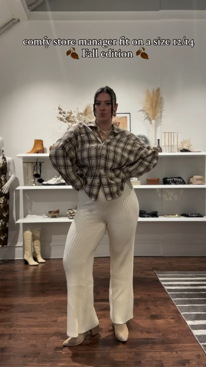 A comfy yet cute fall fit!! I literally hate wearing denim or pants unless they’re super soft and easy to wear. So this outfit checked all the boxes 🫶🏼 It’s fall, so if it ain’t comfy I ain’t wearing it! Period! 🍁🍂 

#midsize #midsizestyle #midsizefashion #midsizeblogger #midsizegals #size12 #size14 #curvy #curvystyle #curvyfashion #ootdcurvy #size14style #fallootd