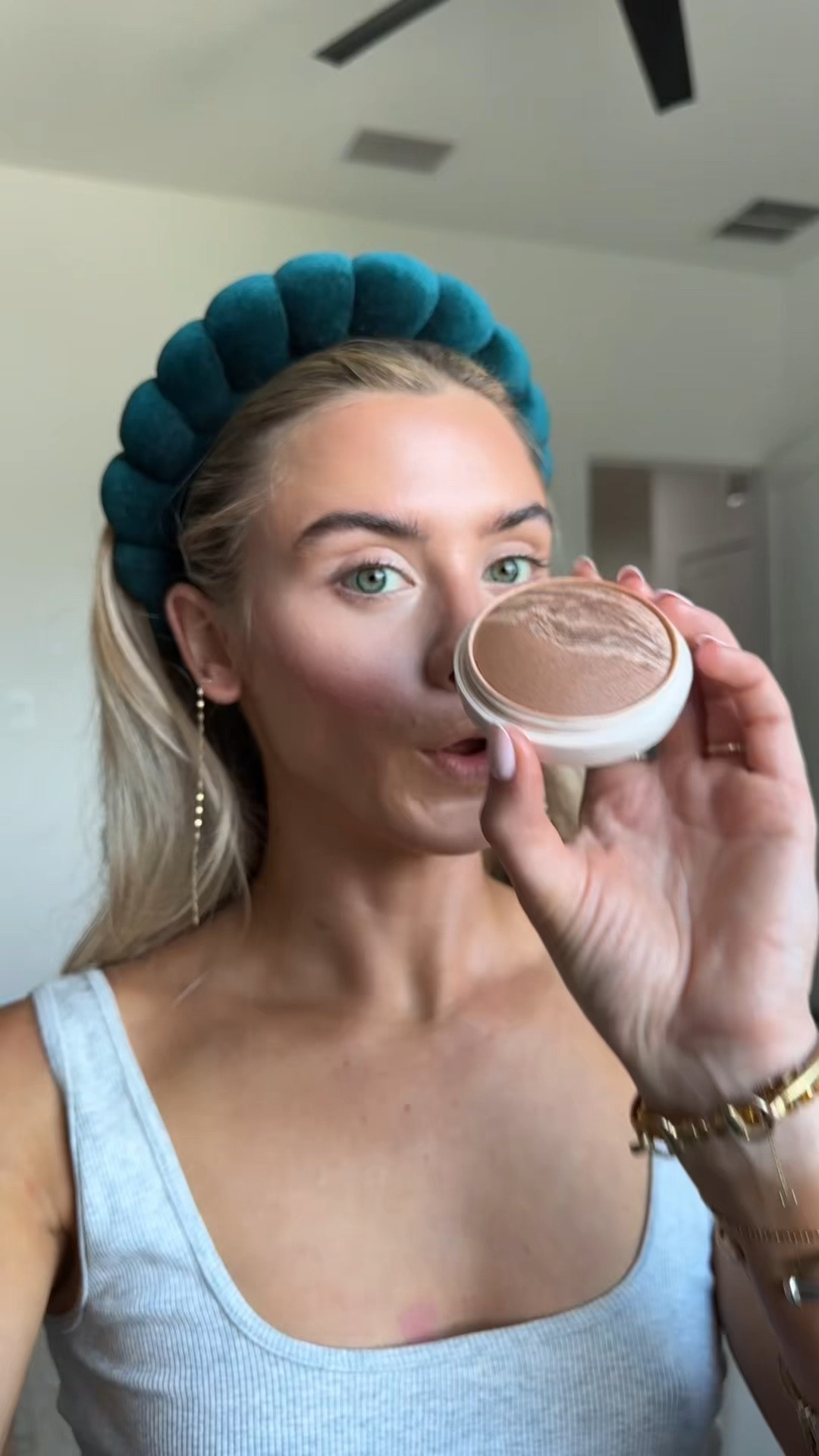 @DIBS Beauty code is SLOANE. warm weather means using the glow bronzer to get that “just got back from the beach” look 😌 this has been my ride or die bronzer for 2+ years now and it once had a waitlist of 5,000+ people for the shade caramel cappuccino! 

#powderbronzer #bronzer #bakedbronzer #dibsbeauty #bronzerhack

#LTKgrwm #LTKselfcare #LTKBeauty