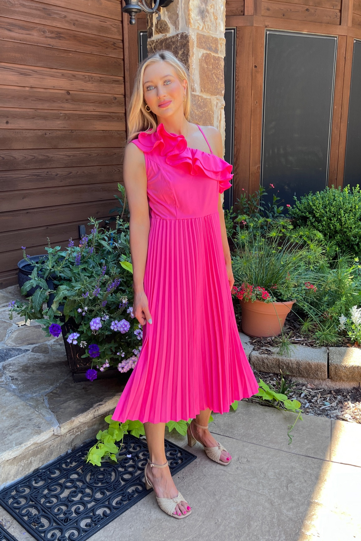 Such a fun vibe. Love the pop of color with this dress. 

#LTKFindsUnder100 #LTKParties