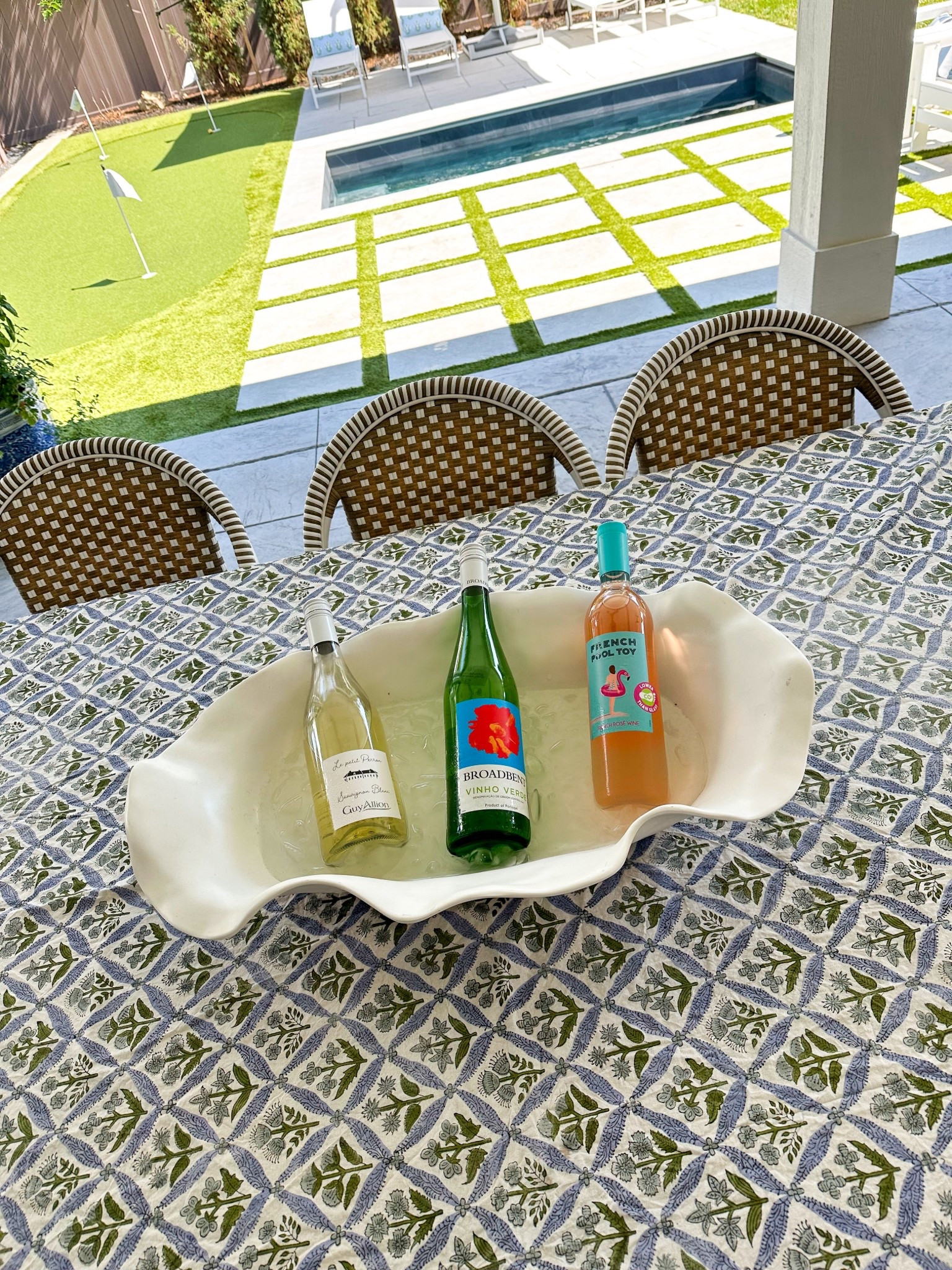 Wine o’clock 🥂 #tablescape

#LTKParties #LTKHome