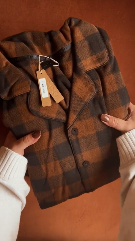 The perfect neutral matching pajamas for this holiday season 🎁 

#skims #unboxing #skimspajamas #matchingpajamas #christmaspajamas #cozytok #christmas #couplespajamas #cozyathome #cozyvibes #giftideas #giftguide #neutralchristmas #neutralchristmasdecor #christmas #christmas2022 

#LTKHoliday #LTKSeasonal #LTKfamily