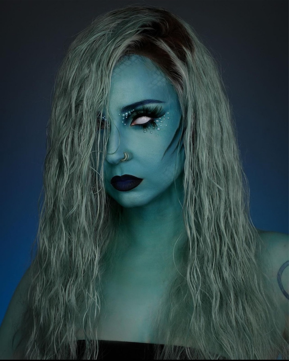 🧜🏼‍♀️🧜

kryolan marly skin primer, colorful foundation (blue & white), anastasia beverly hills loose powder (translucent) , sephora collection × marion cameleon palettes (chapitre 1 & 2), made by mitchell colour case (the electrics), nyx cosmetics lip lingerie xxl (naughty noir) #Halloween #Halloweenmakeup

#LTKbeauty