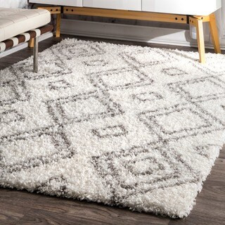 Carson Carrington Solsletta Moroccan Trellis White and Grey Shag Rug | Bed Bath & Beyond