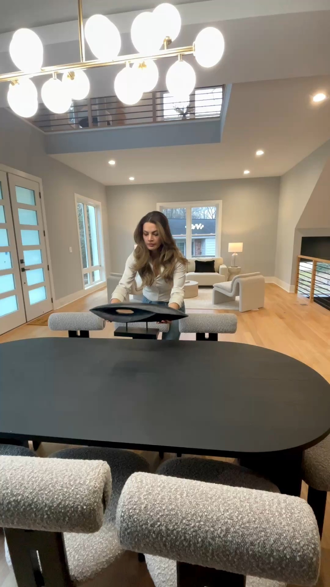 At this level, styling isn’t optional—
it’s what defines the entire presentation

#HomeStaging #InteriorStyling #LuxuryHomes #DesignDetails #NEBDesignInteriors

#LTKU #LTKdayinmylife #LTKHome