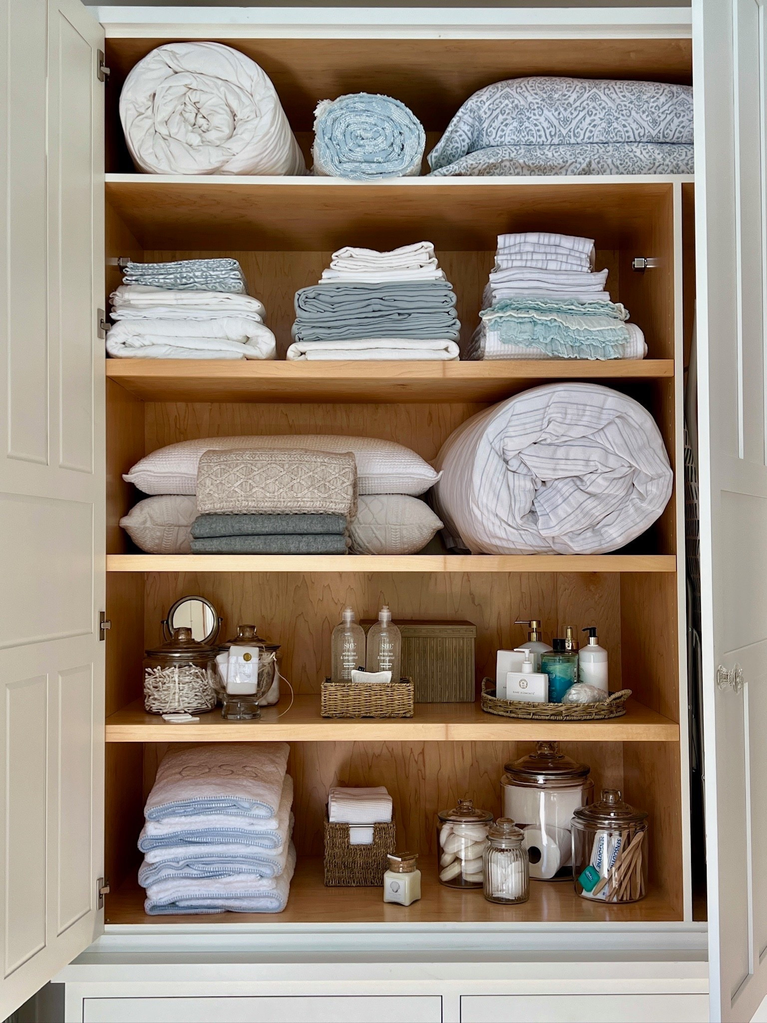 A well stocked linen closet is the key to hosting guests with ease (and ensuring they stay comfortable.) Here, I’m sharing a handful of finds I love to rotate through on both the bedding and bath front. 

#LTKHome #LTKFindsUnder100 #LTKFindsUnder50
