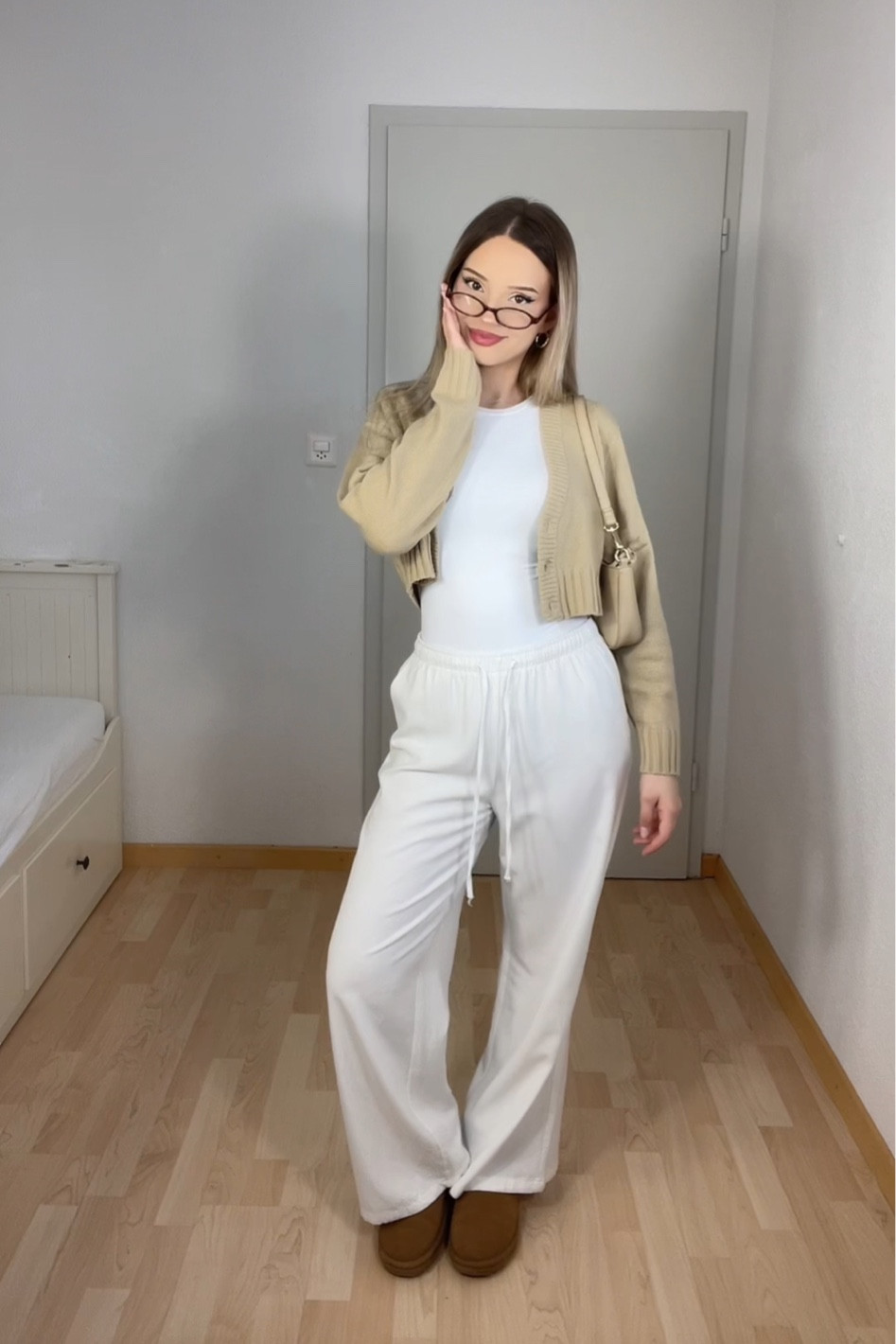 Comfort meets style with this cozy beige and white outfit. Featuring a cropped beige cardigan layered over a white fitted top and paired with flowy white wide-leg joggers for ultimate relaxation. Finished with classic brown slippers for that effortless, laid-back vibe. Perfect for loungewear, errands, or a casual coffee run.

#ComfyOutfit #NeutralStyle #LoungewearLooks #CasualChic #MinimalFashion #RelaxedStyle #CozyOutfitInspo #EffortlessStyle #WinterLoungewear #LTKStylist #LTKComfy #LTKCasual #LTKNeutral