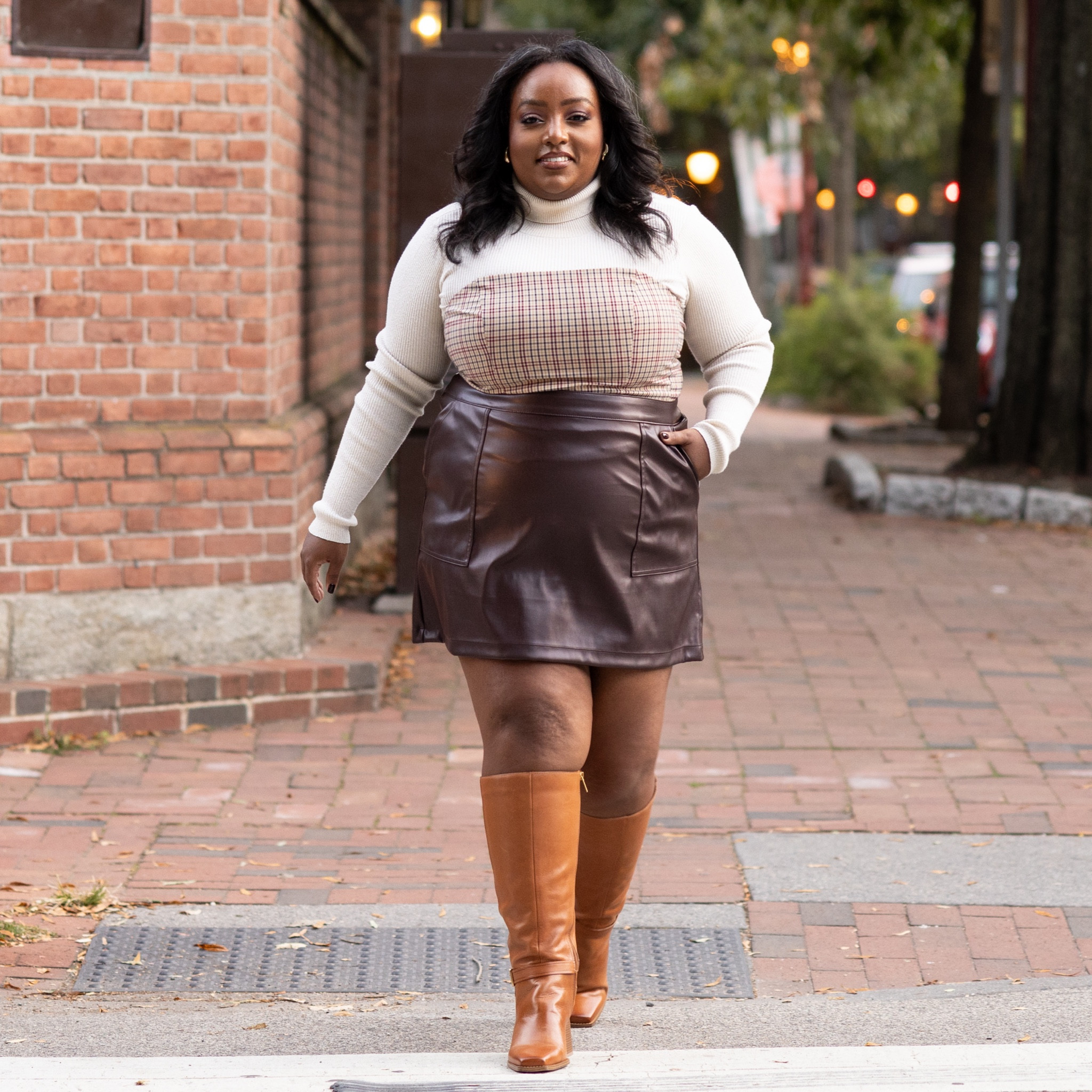 Plus size leather skirt hot sale outfit