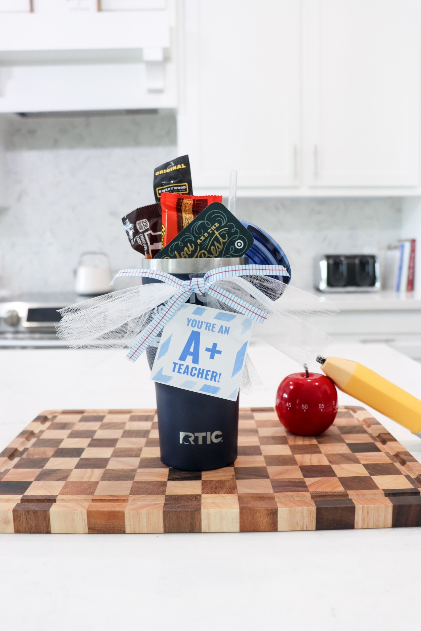 Stop scrolling 🍎 HIGHLY requested - Male Teacher Appreciation Gift Idea 💙🙌🏻

COMMENT “shop” and I’ll send links straight to your DM.

As always, men are always the hardest to shop for and next week is teacher appreciation week, so it’s time to hit order! 

Save & share with a mom friend who needs a reminder 😉

#teachergiftideas #teacherappreciationweek #teachergift #teacherappreciation #teachersofinstagram 

#LTKKids #LTKSeasonal #LTKmomlife