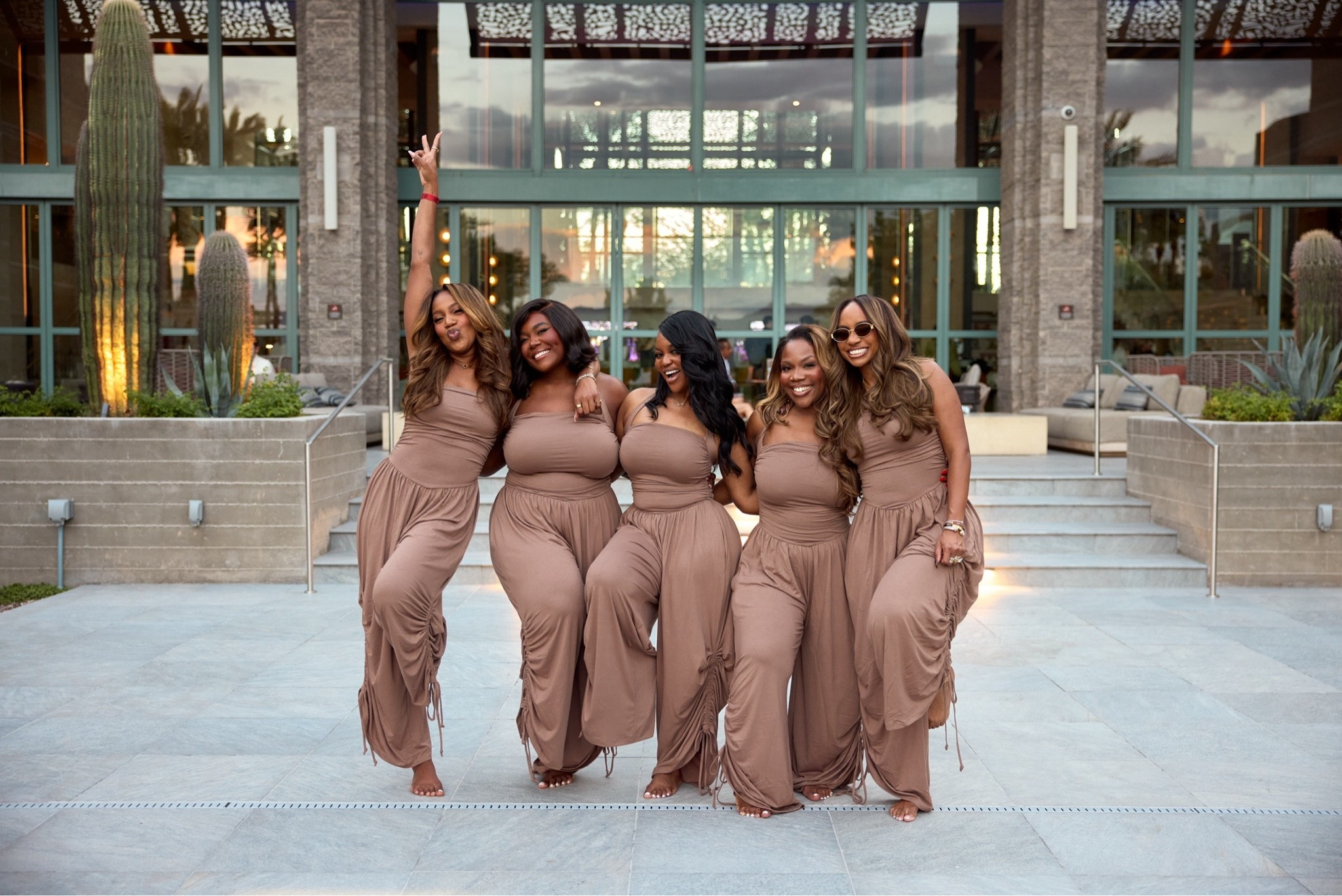 One jumpsuit on 5 different body shapes! Shows how amazing the fit truly is and that it can fit anyone!! Under $40

#LTKootd #LTKMidsize
