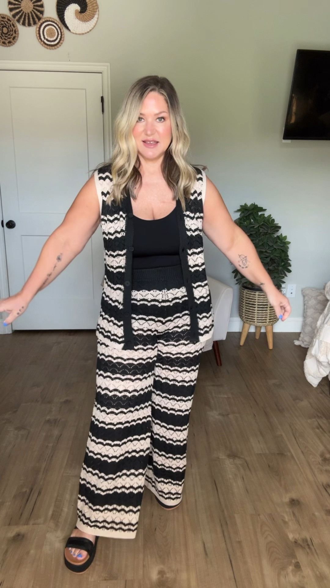 Size large! It’s on major sale right now  

#LTKMidsize #LTKOver40 #LTKStyleTip