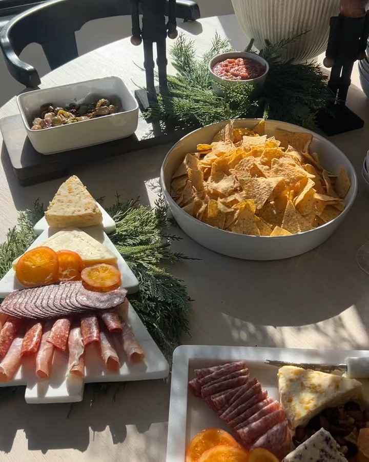 Hosting for the Holiday with some of my favorite dinnerware/serveware from @CrateandBarrel! #cratepartner! They have the prettiest collection at such a great price point as well ❤️

****20% off on select dinnerware, drinkware and serveware. 
11/7 - 11/19

#LTKHome #LTKHoliday #LTKFindsUnder50