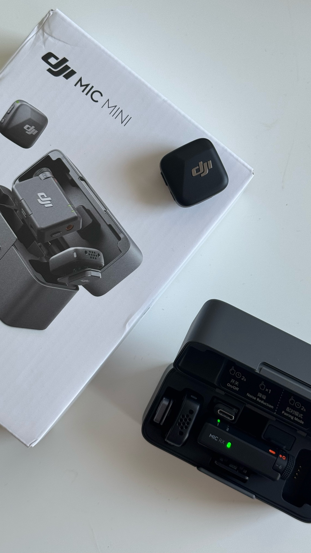 dji mic mini unboxing 🪽 this is the perfect mic for content creators or business owners!

#djimicmini #wirelessmicunboxing