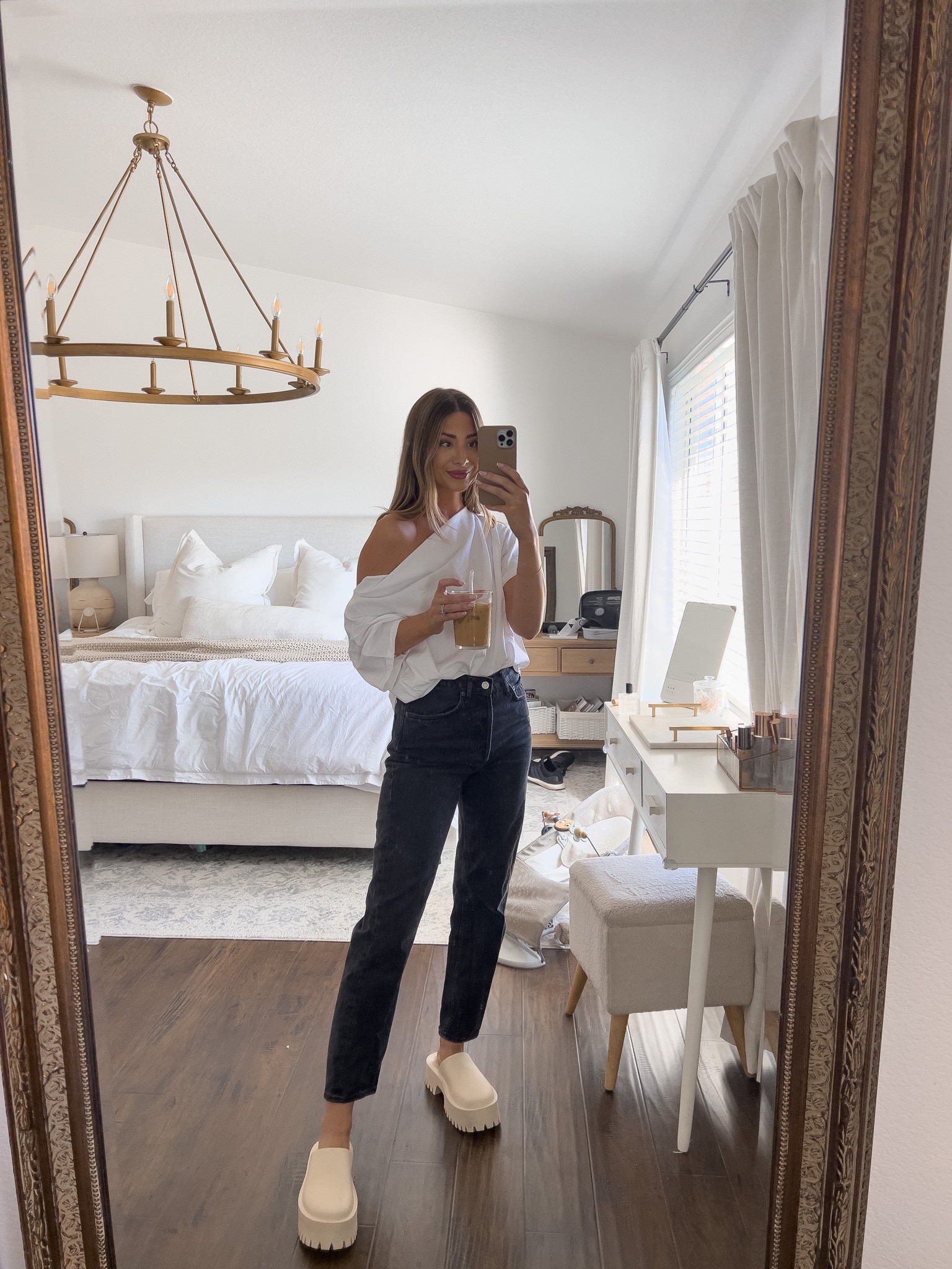 small in top & 26 in jeans both tts! 🫶🏽 