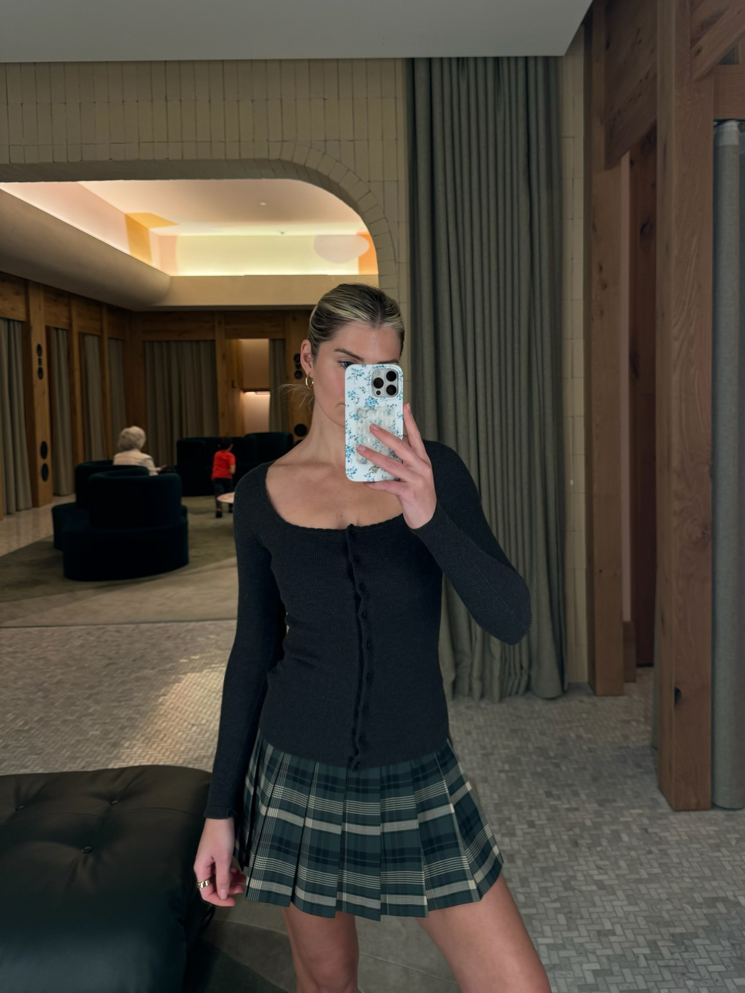 Aritzia Try On Haul!! The perfect fall ootd!! 
wearing size xs in top and 0 in skirt 

aritzia, try on haul, fall fashion, trendy fashion, aritzia too, aritzia jeans, aritzia fashion, chic style 

#LTKStyleTip