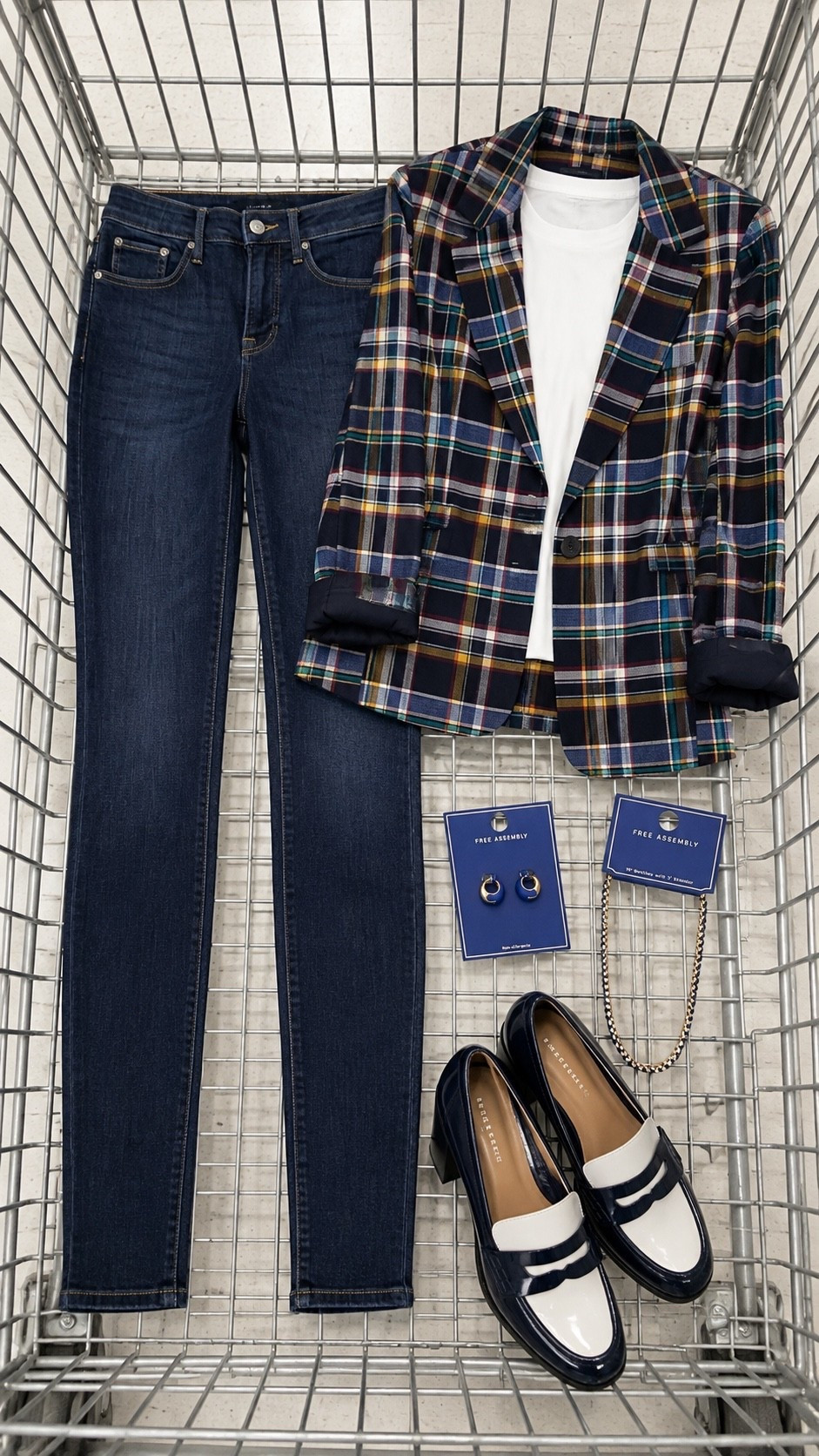 This is such a good fall outfit formula — dark denim, a simple white tee, plaid blazer, loafers + easy gold accessories. It looks way more expensive than it is and every piece can be worn a million different ways.

#WalmartFashion #WalmartFinds #FallOutfit #AffordableStyle #FallFashion