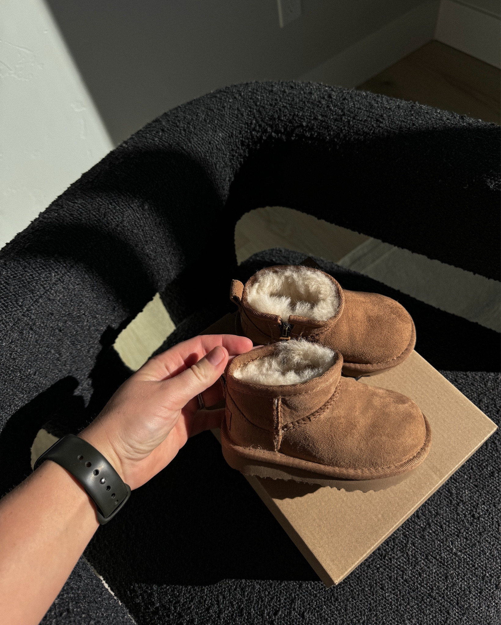 UGG for baby Leon 🤎🧸🍯
#TinyUGGs  
#UGGBaby  
#LittleFeet  
#BabyFashion  
#CozyVibes  
#UGGStyle  
#MiniUGG  
#UGGLife  
#AdorableShoes  
#BabyShoes  
#UGGObsessed  
#FashionForKids  
#BabyBoots  
#StylishBaby  
#FallFashion

#LTKBaby #LTKKids #LTKStyleTip