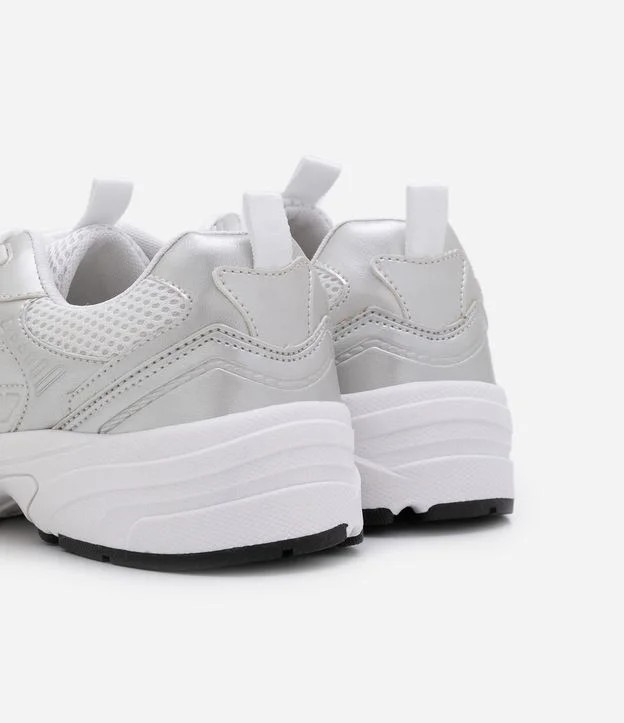 Tênis Jogging em Material Sintético com Detalhes Laterais Prata | Renner (BR)