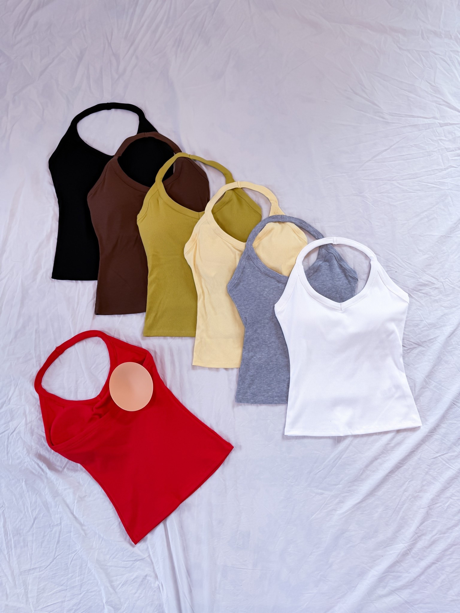 Halter top tank has built in bra. Fits true to size. 

#LTKootd #LTKSaleAlert #LTKmomlife