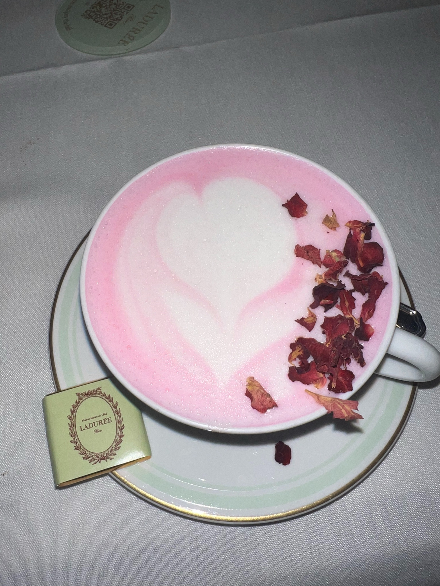 Honey rose latte from laduree 💗🌸 

Make it at home with this essential honey 🍯 dispenser! 
