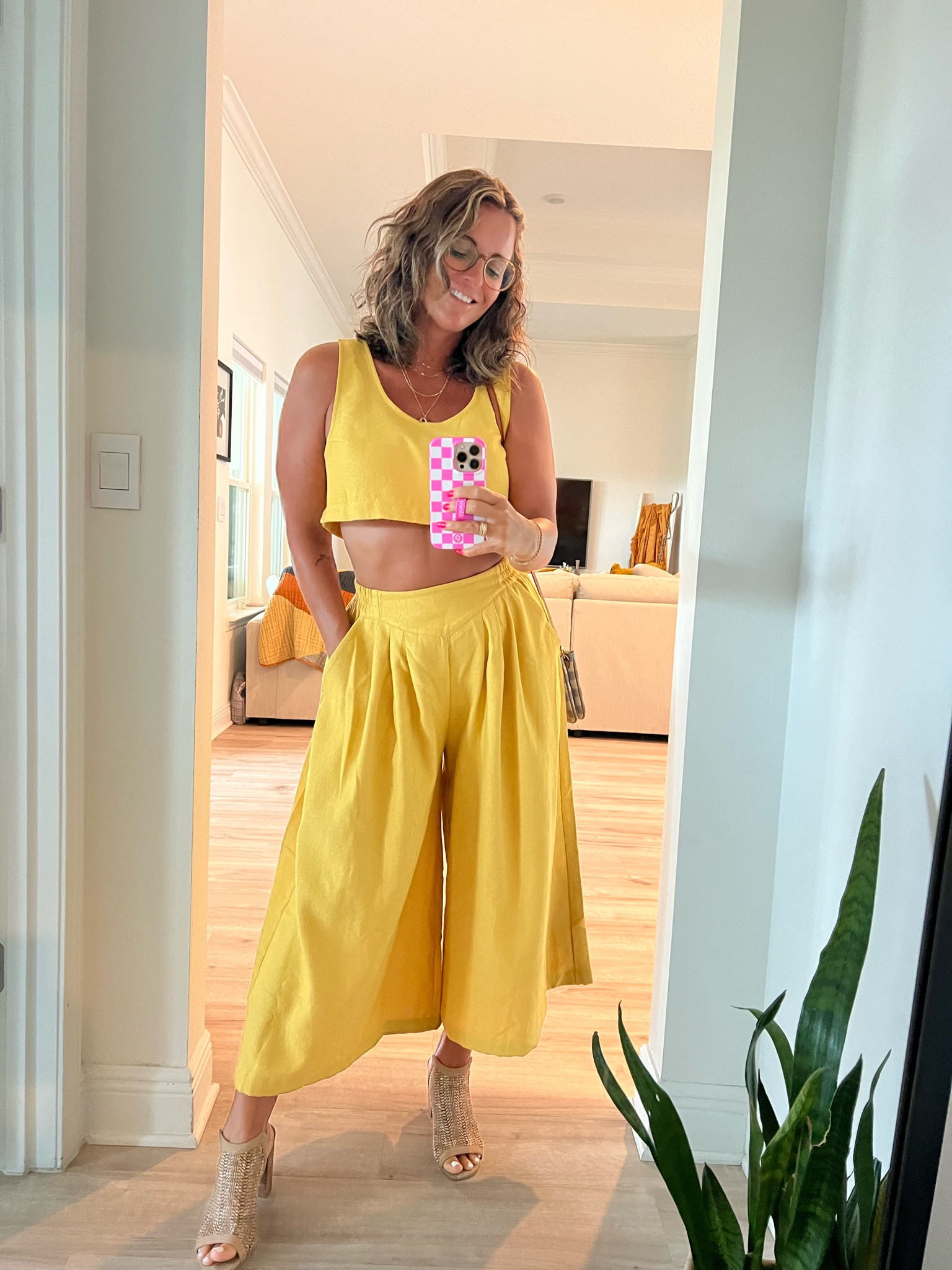 already shared this but i wasn’t wearing it in the picture… so here is it on. wearing the xs. (i wear a nude bralette under it) absolutely love this outfit! comes in black, light gray and this yellow color! 

#set #freepeople #ootd #fp

#LTKfit #LTKstyletip