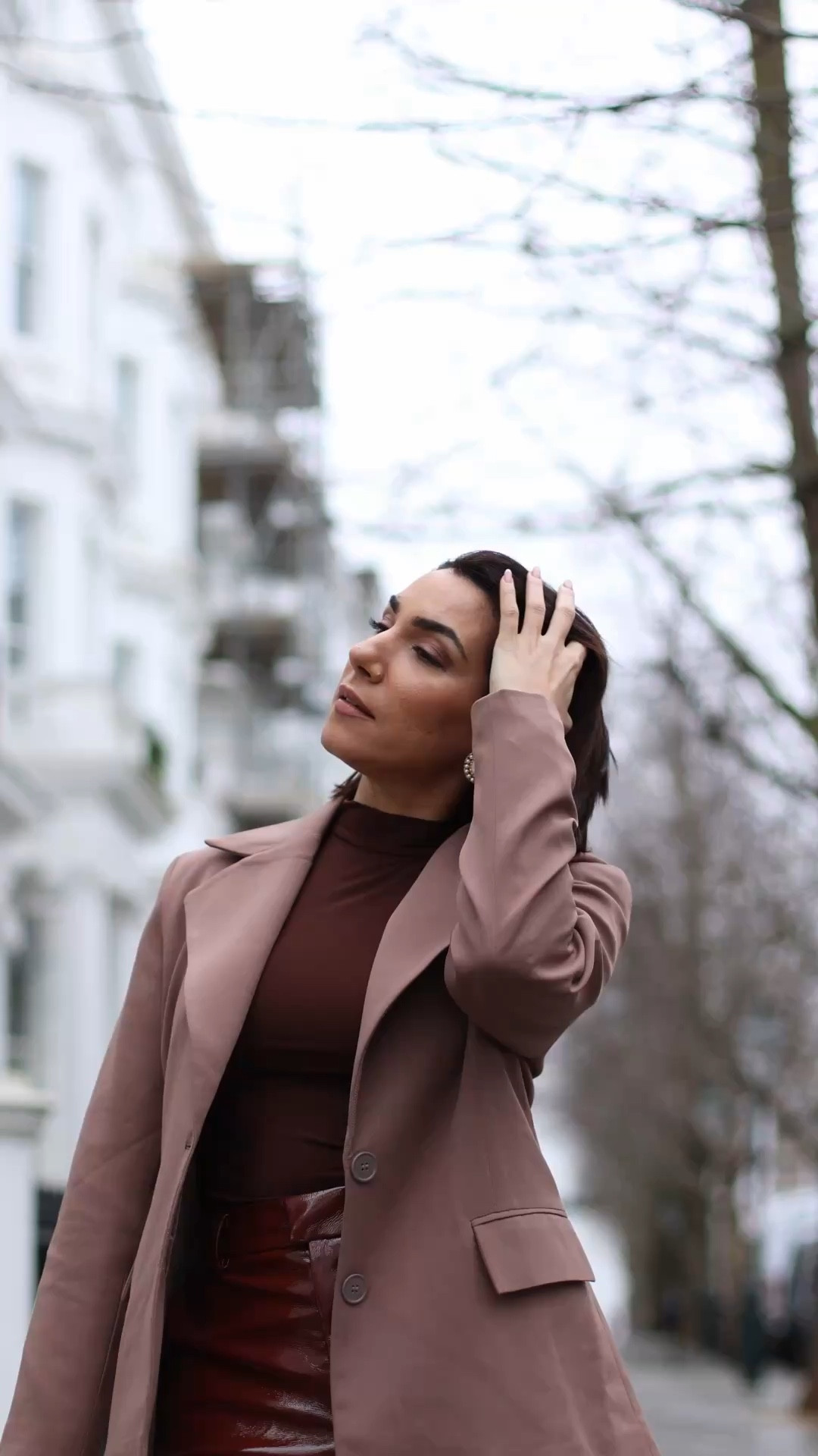  Chocolate brown mocha look 🤎

#maxiskirt #vinylskirt #brownskirt #browntop #mochamousse #officewear #blazer #mochamousseblazer #springblazer #transitionalstyle #springlook 

#LTKeurope #LTKFashionMonth #LTKworkwear