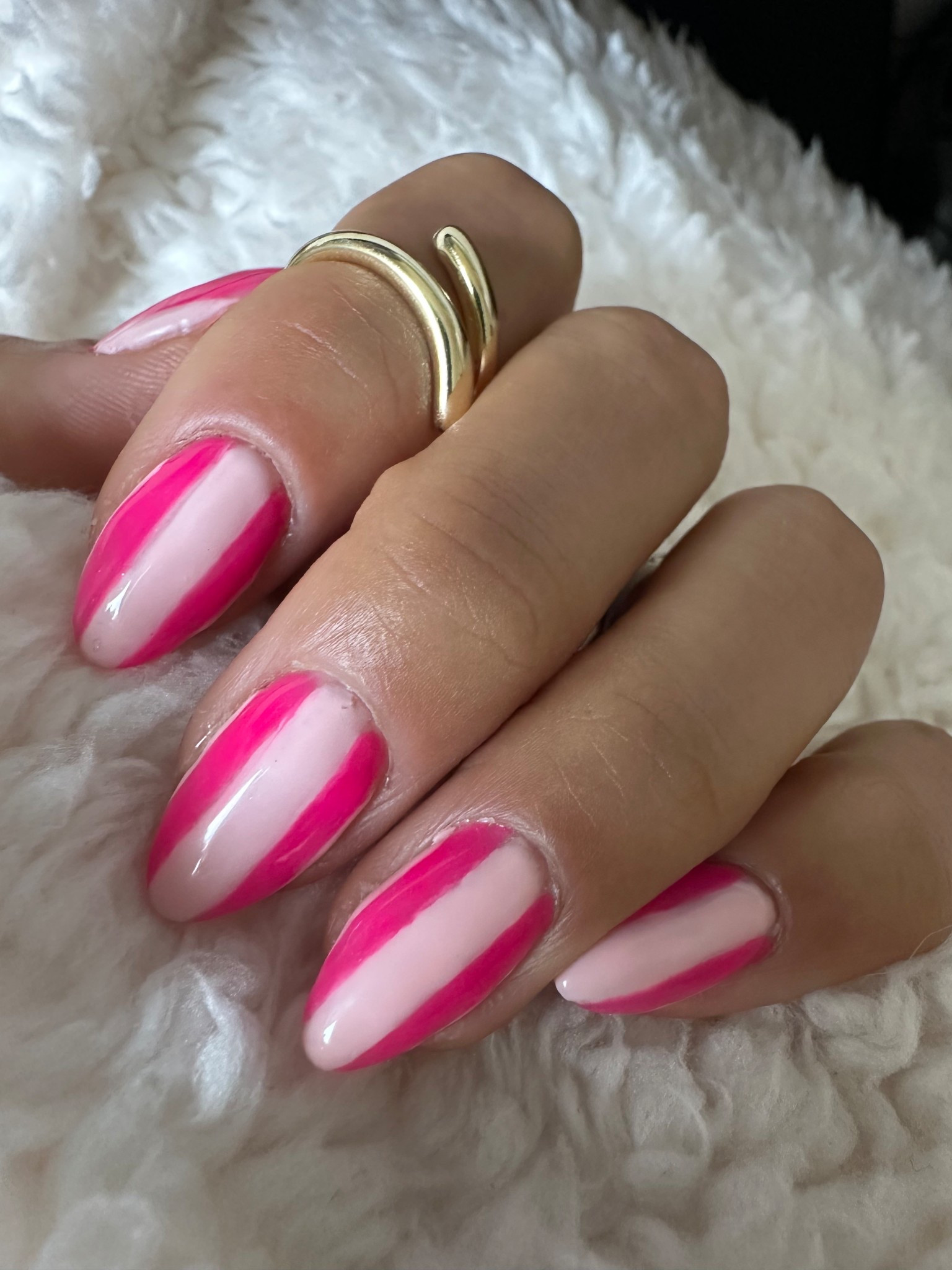 Valentine’s Day nails 

Linked everything I used to this post!

The longer the bristles the easier it is to get those perfect lines. I did 1 nail at a time and cured after all of the stripes were painted on to get the cleanest lines. 2 coats.

#LTKgrwm #LTKselfcare #LTKValentine