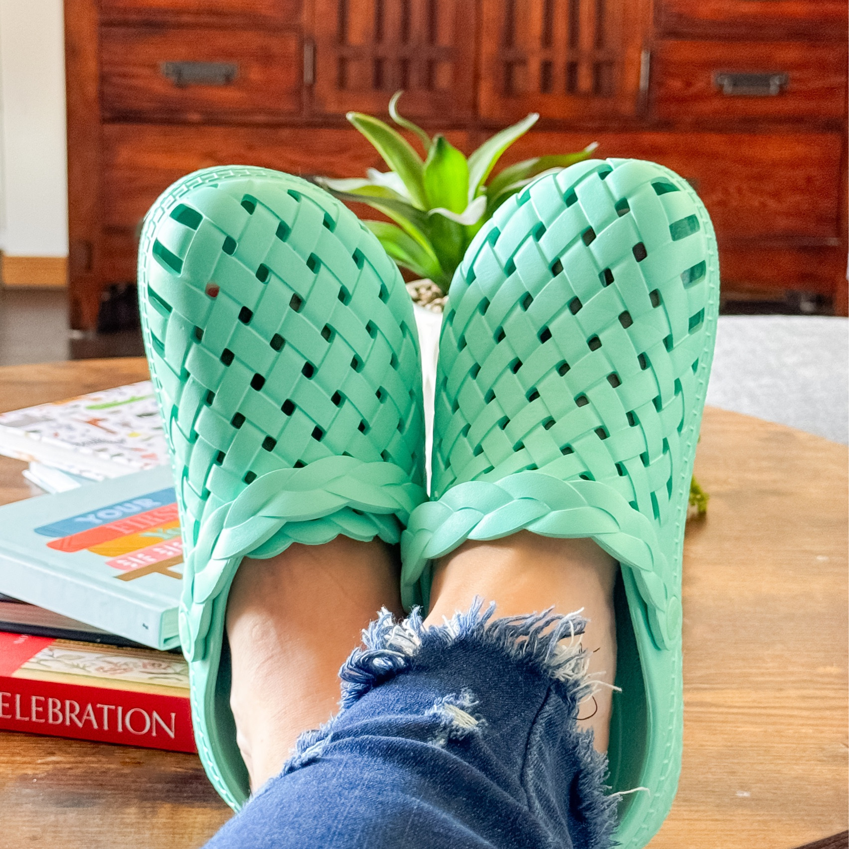 So much cuter than Crocs 😅 they also don't feel so clunky. Soft, lightweight, waterproof construction is low maintenance, high comfort, and looks so good. Fit true to size! Currently on sale - 43% off! 

#LTKfindsunder50 #LTKshoecrush #LTKSpringSale
