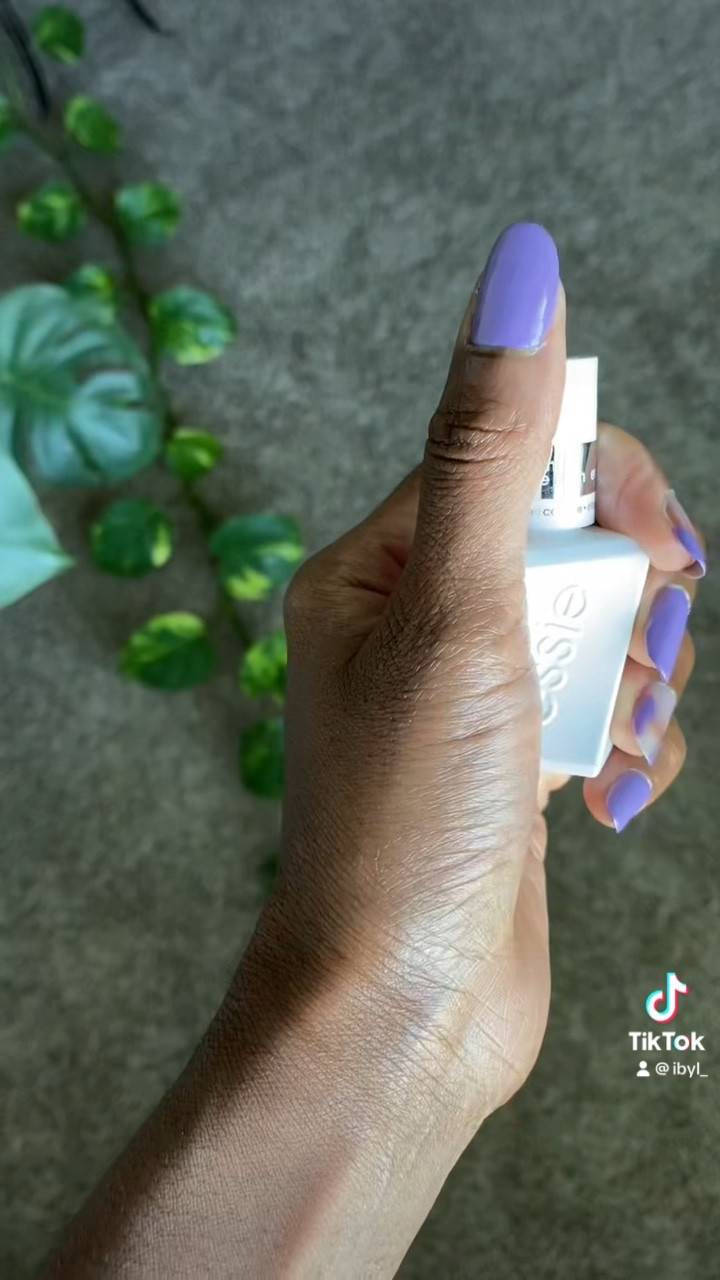 I love finding products that make my at home manicure look like it was done at a nail salon. The long wear Essie Gel Couture top coat I used kept my nail polish chip free for 12 days. It gives the gel like look without using a UV light.  

#LTKVideo #LTKbeauty