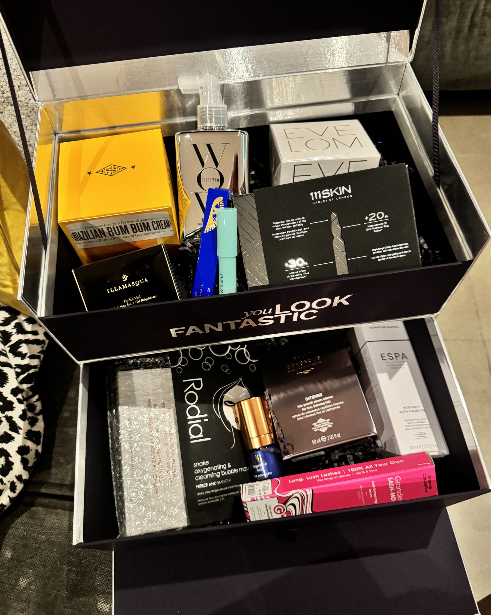 Love the Lookfantastic beauty vault 2024 ❤️ 14 fullsize beauty products worth 820 euro for the amazing price of 175 euro ❤️

Check my reels here : https://www.instagram.com/reel/DBLvMeFIrDZ/?igsh=MXM3cWJtbXhuYmJzag==

#unboxing #lookfantastic #beautyvault 

#LTKnederlands #LTKbeauty #LTKgiftguide