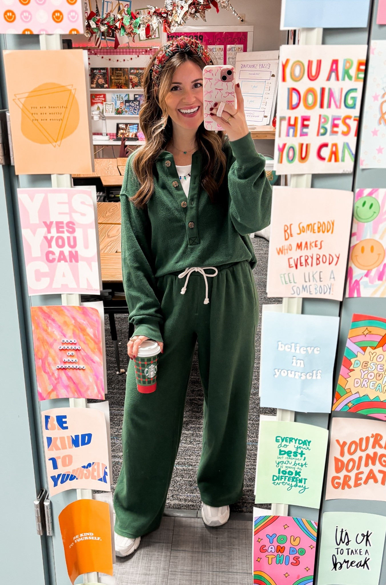 One last chance to get this cozy aerie set for 40% off!🙌🏻 you won’t regret it!!
My Kendra Scott necklace is also 40% off today! 💚
Cozy, teacher, Christmas, sweat set, matching set, lounge, gift, holiday, Kendra Scott 

#LTKSaleAlert #LTKCyberWeek #LTKActive