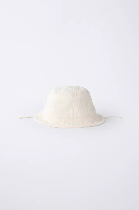 Textured hat with adjustable front drawstrings. | Zara US