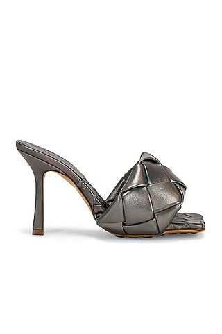 Bottega Veneta Lido Mule Sandals in Oyster - Metallic Silver. Size 37 (also in ). | FWRD 