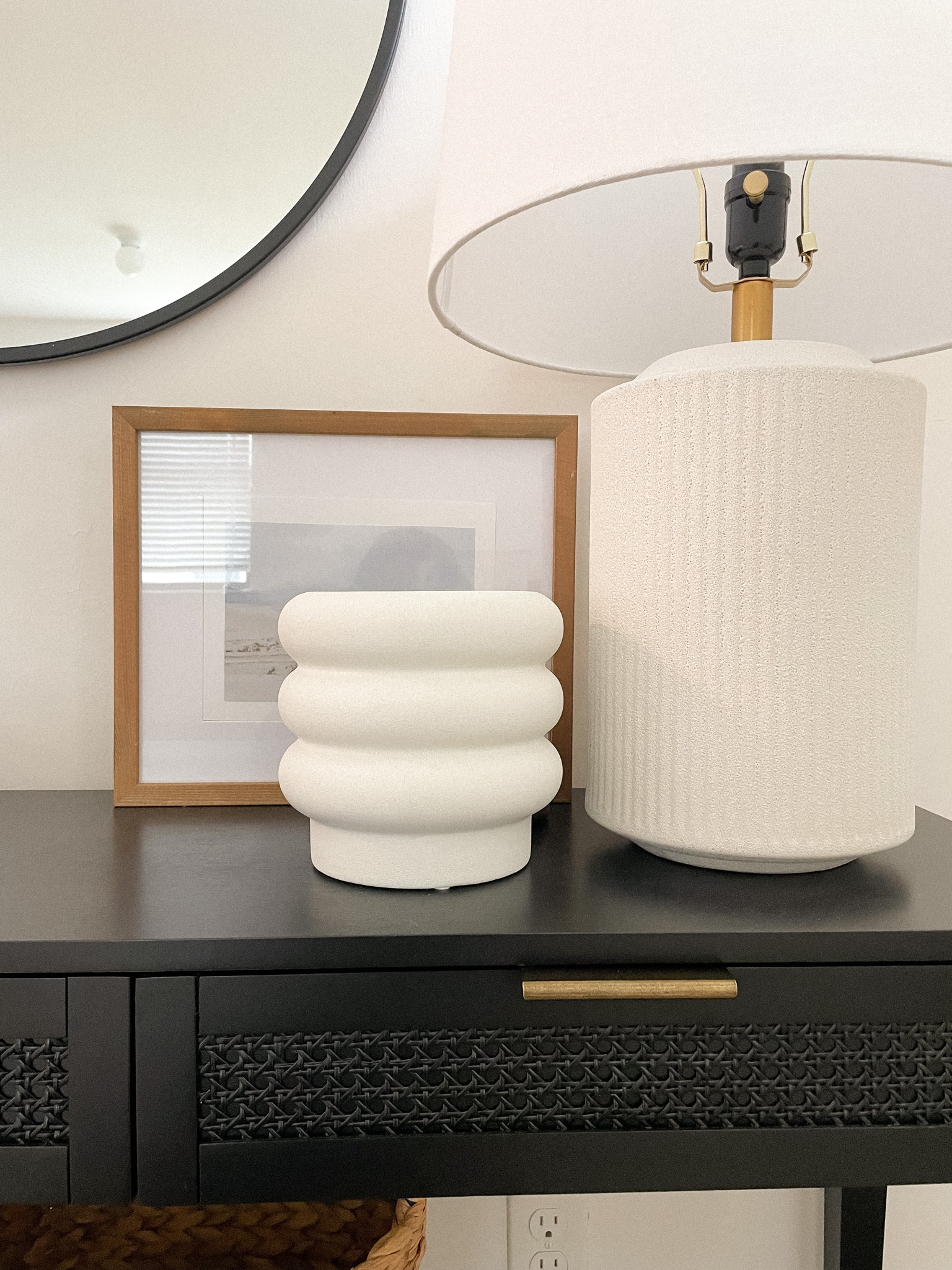 Finally found this viral TikTok bubble planter. Will be using it as a neutral vase for my entryway decor.
Neutral home decor
Walmart home
Amazon
Target
Studio McGee 
Entryway table
Table lamp


#LTKunder50 #LTKhome #LTKsalealert