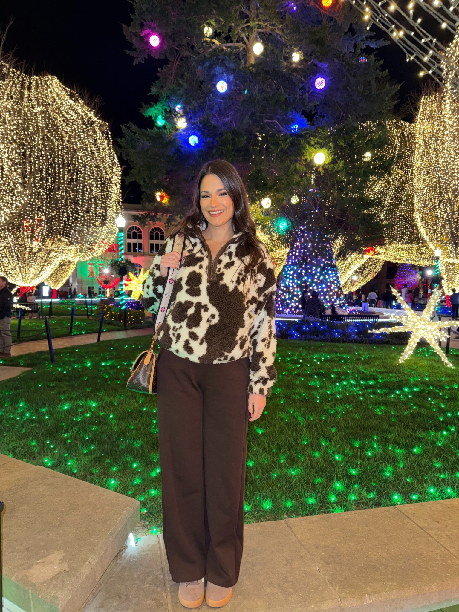 feeling like I’m living in a Christmas hallmark movie ✨🎁🎄

Cow print, quarter zip, comfy outfit, cozy outfit, casual style, brown outfit, 
Christmas lights, festive, December, twinkling lights, bentonville Arkansas, holiday, Christmas display, 
#christmasvibes #holidaylights #festivelights #northwestarkansas #december

#LTKHoliday #LTKootd #LTKFindsUnder50