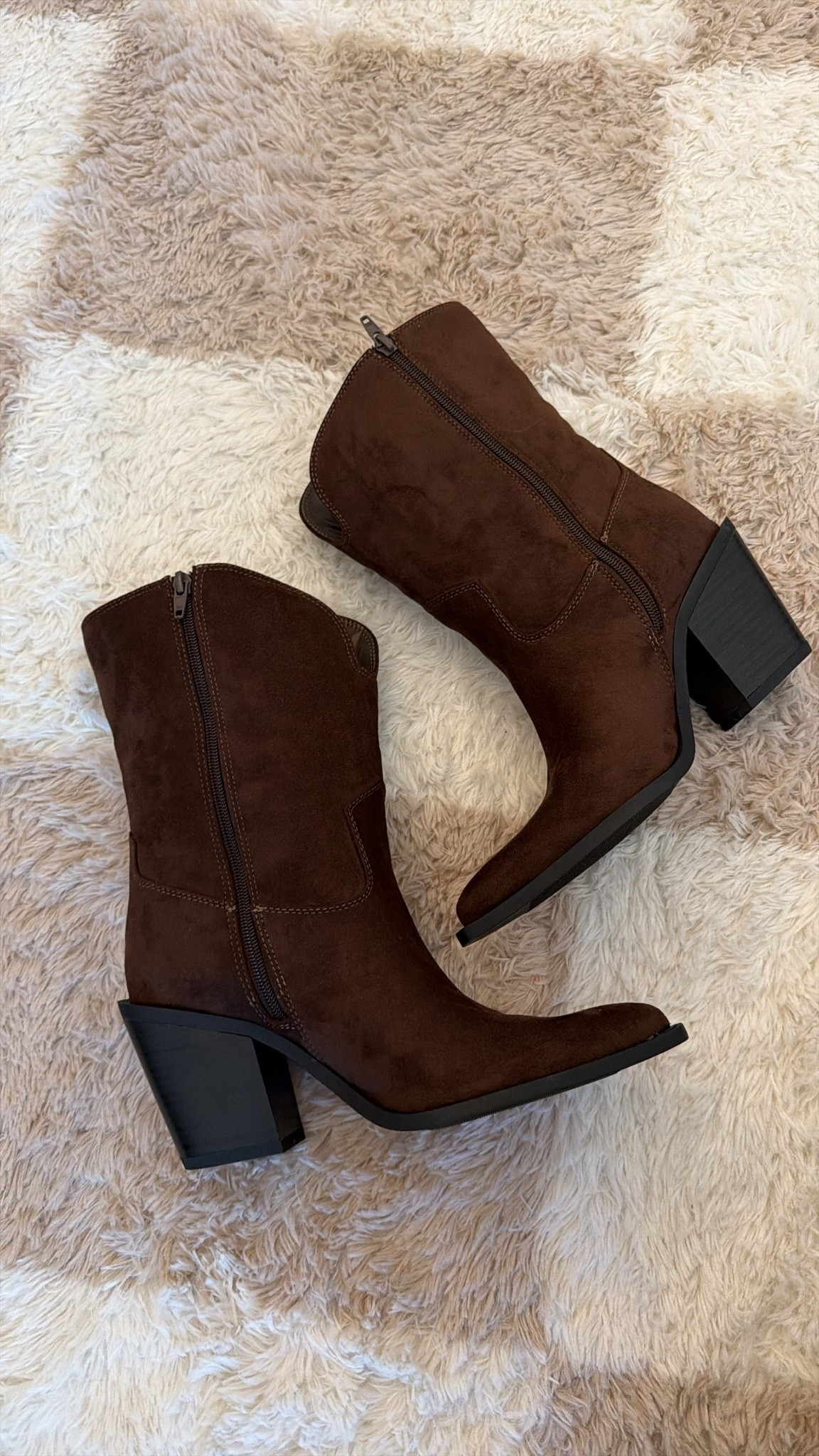 The perfect fall boots 🤎 I’m seriously loving these from Walmart. They are just so classic, easy to style, and such a good everyday pair for fall. 

#Walmartfinds #Walmartfashion #fallboots #fallfashion #fallstyle #boots #womensboots #falloutfit #outfitinspo #affordablefashion #everydaystyle #fallfinds