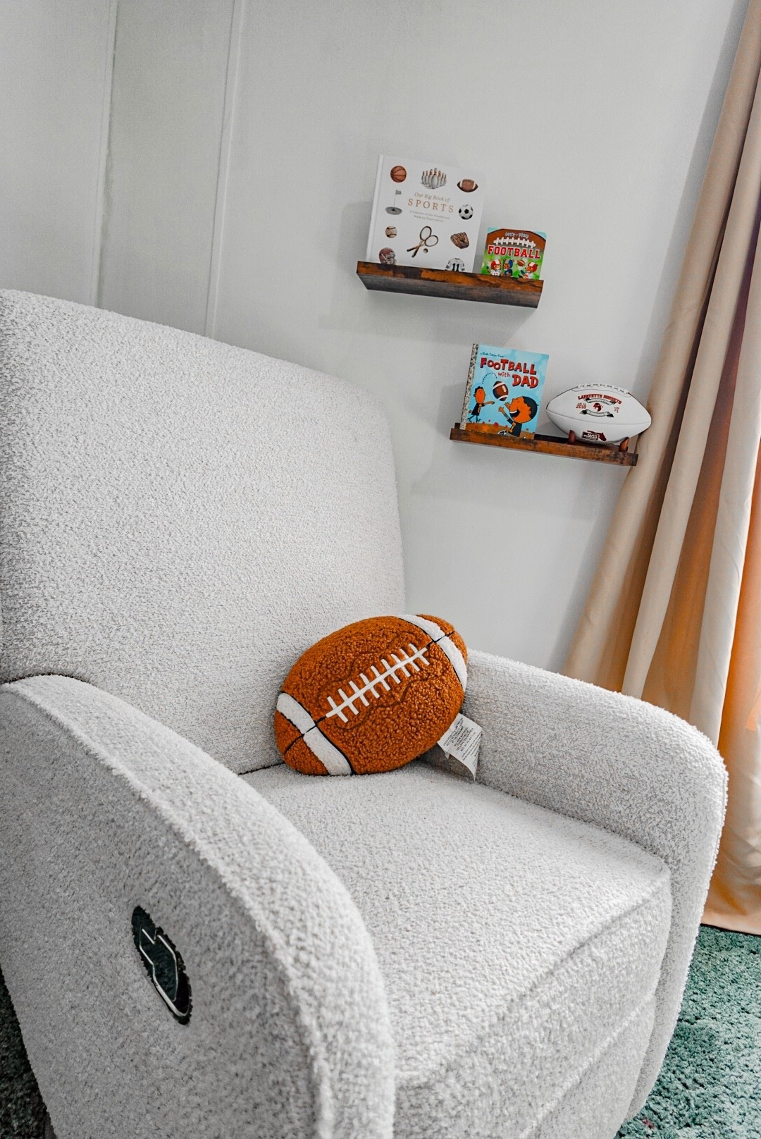Anything not posted on her is in my Amazon storefront or my instagram highlight stories🏈☺️