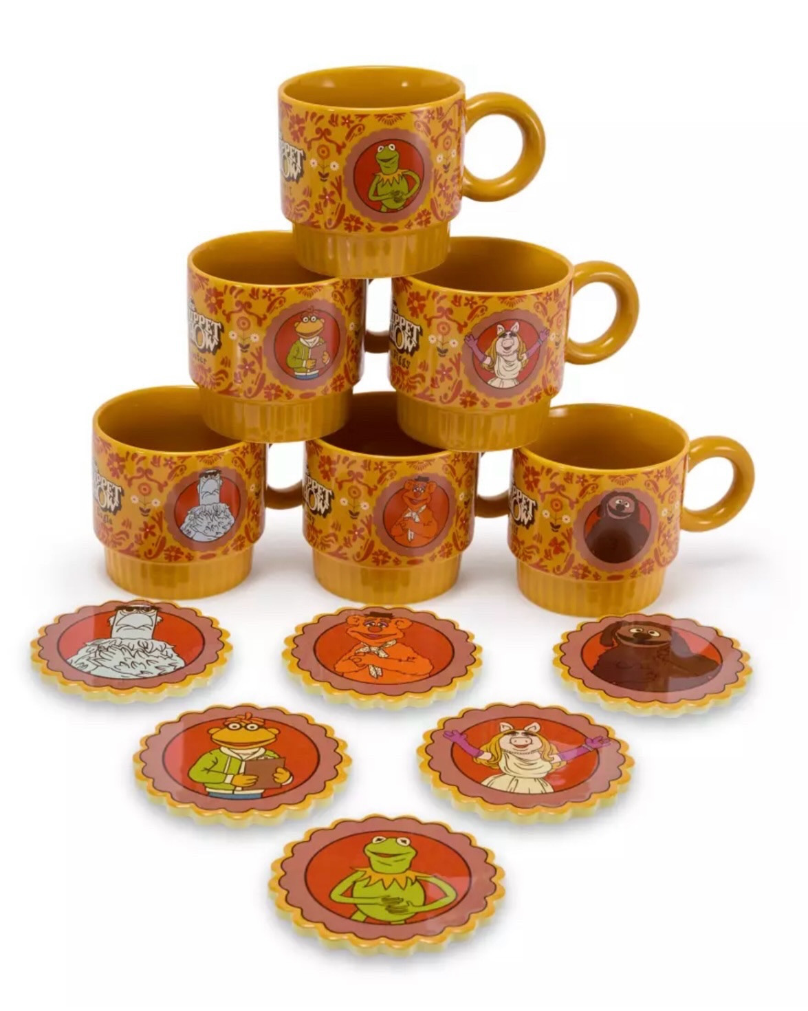 Well, it appears we’ve got a new mug and coaster series! The Muppet Show is celebrating 50 years and Scooter is the first mug in the series of six to become available. The glossy mugs are not just stackable, but also microwave and dishwasher safe. Each mug holds 12 ounces. The other mugs include Kermit, Miss Piggy, Sam Eagle, Fozzie and Rowlf. Swipe to the end to see which mug and coaster will be up next. We’re not yet sure when the next mug will release online. Which of the six are a must have for you?
☕️☕️☕️
#themuppetshow #themuppets #jimhenson