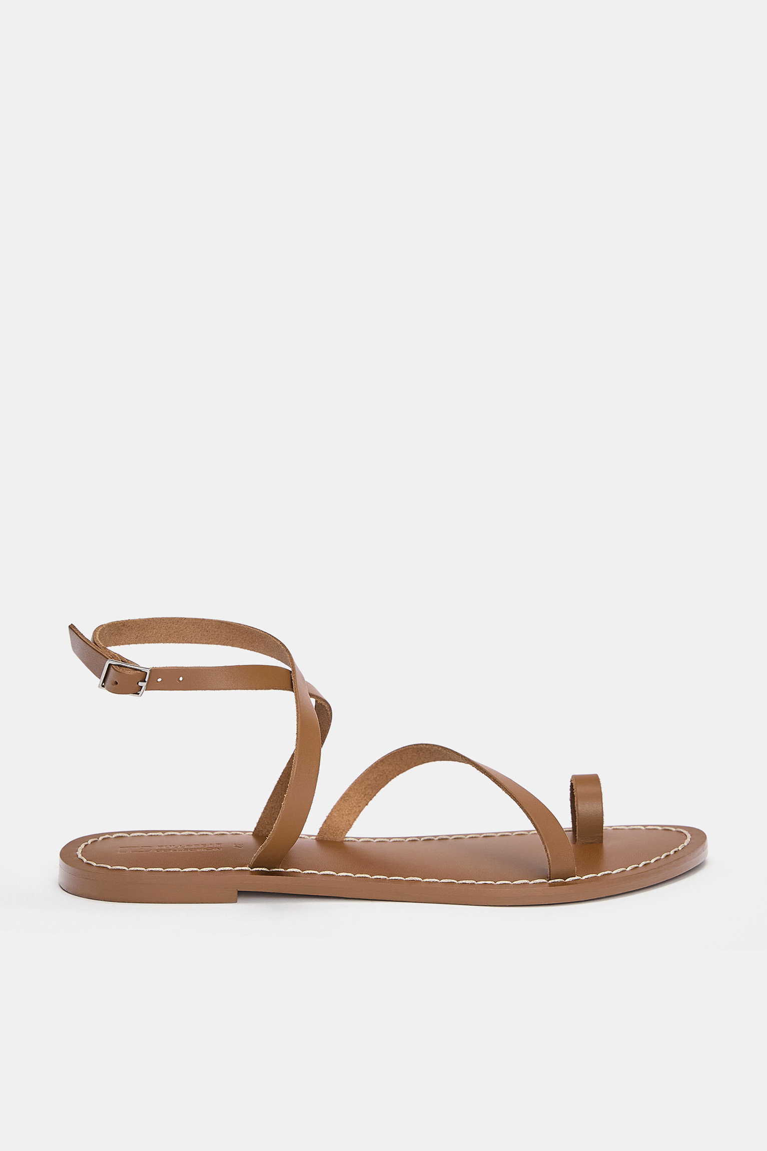 Flache Sandalen aus Leder | PULL and BEAR DE