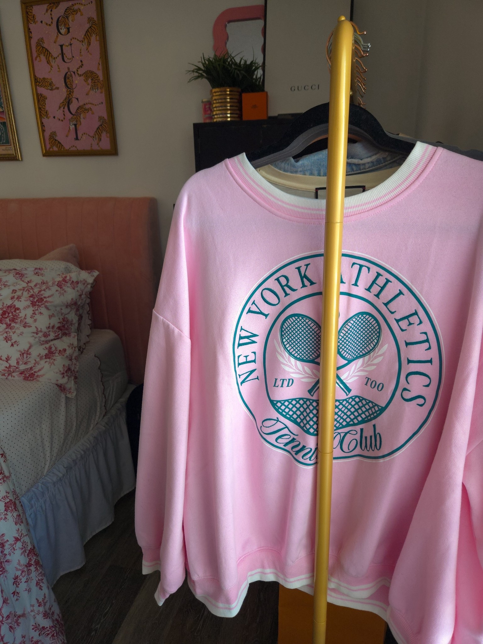 Obsessed with this new oversized pink sweatshirt from Sam’s Club 🩷🎀

#LTKValentine #LTKActive #LTKMidsize